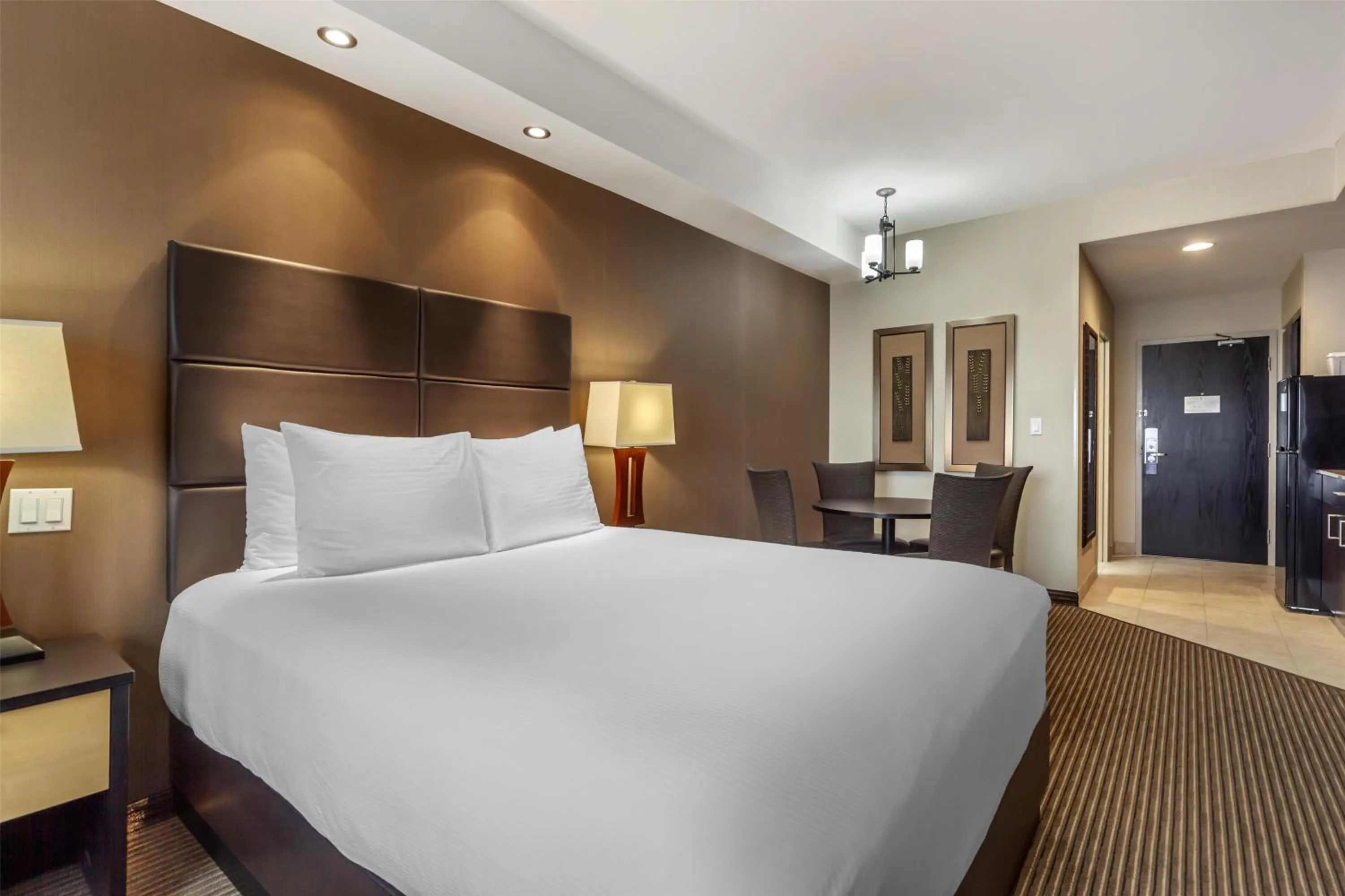 Bedroom, Bed in Best Western Cold Lake Inn