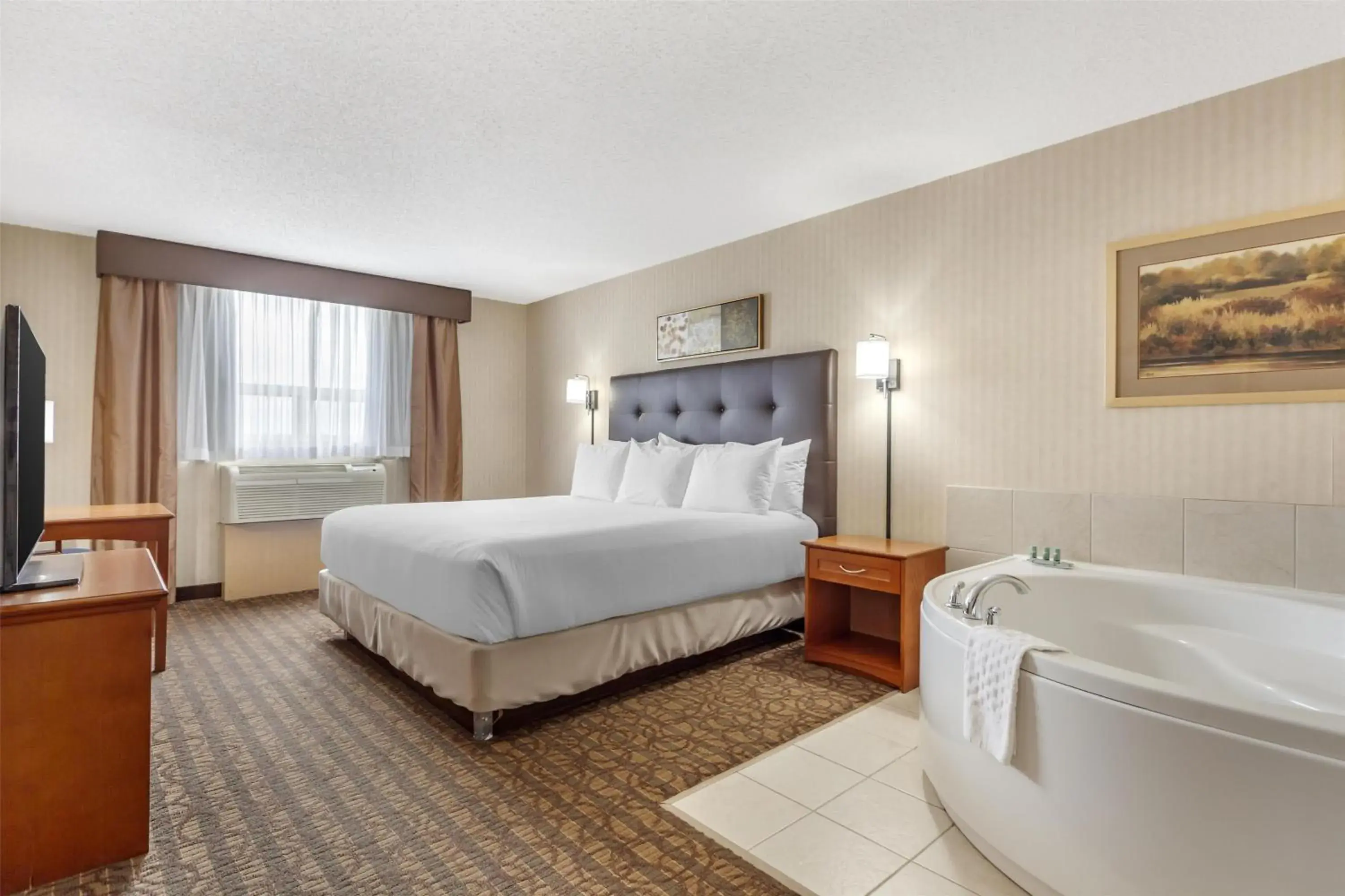 King Room with Jacuzzi - Non-Smoking in Best Western Cold Lake Inn King Room with Jacuzzi - Non-Smoking in Best Western Cold Lake Inn