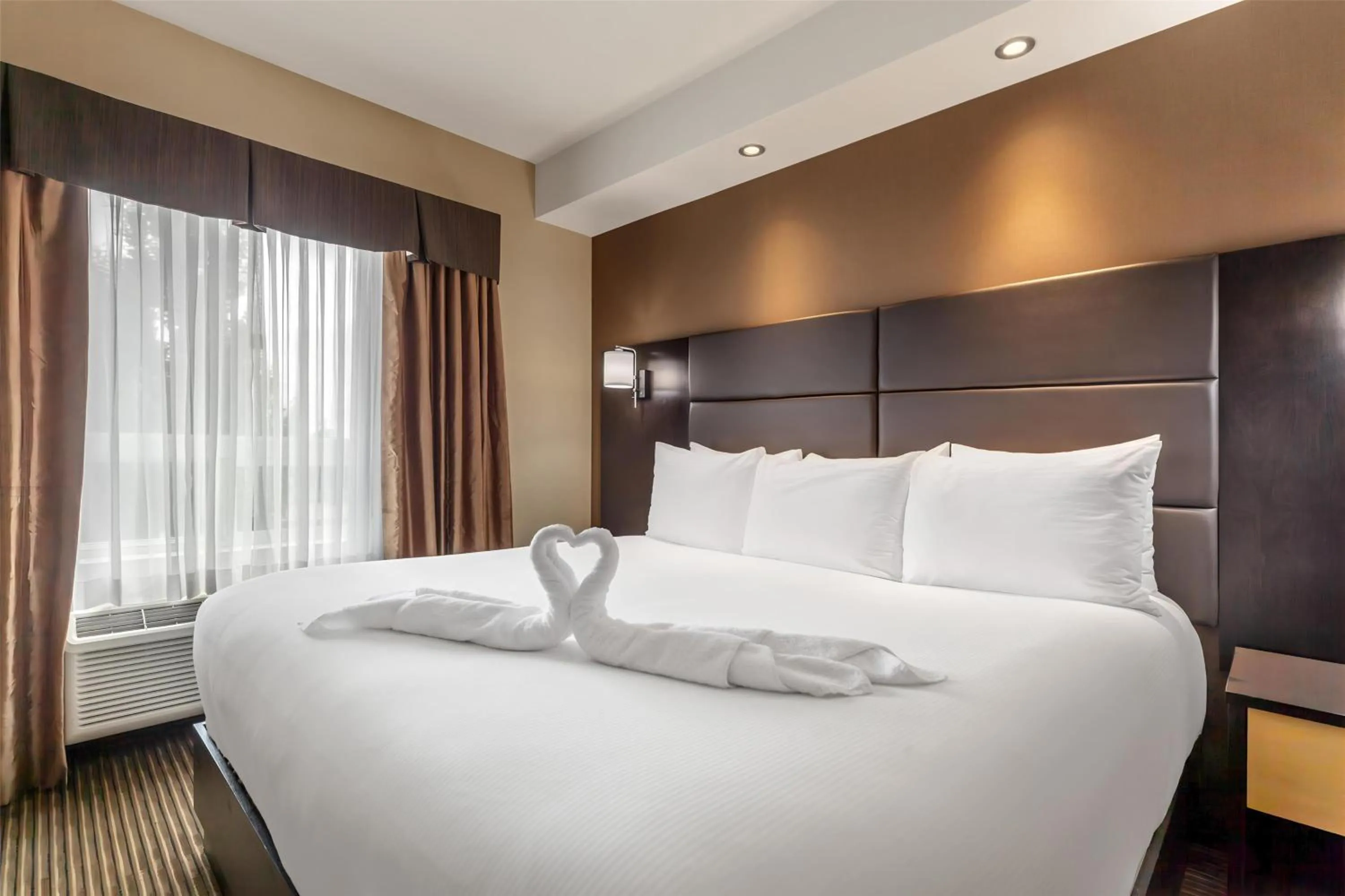 Bedroom, Bed in Best Western Cold Lake Inn