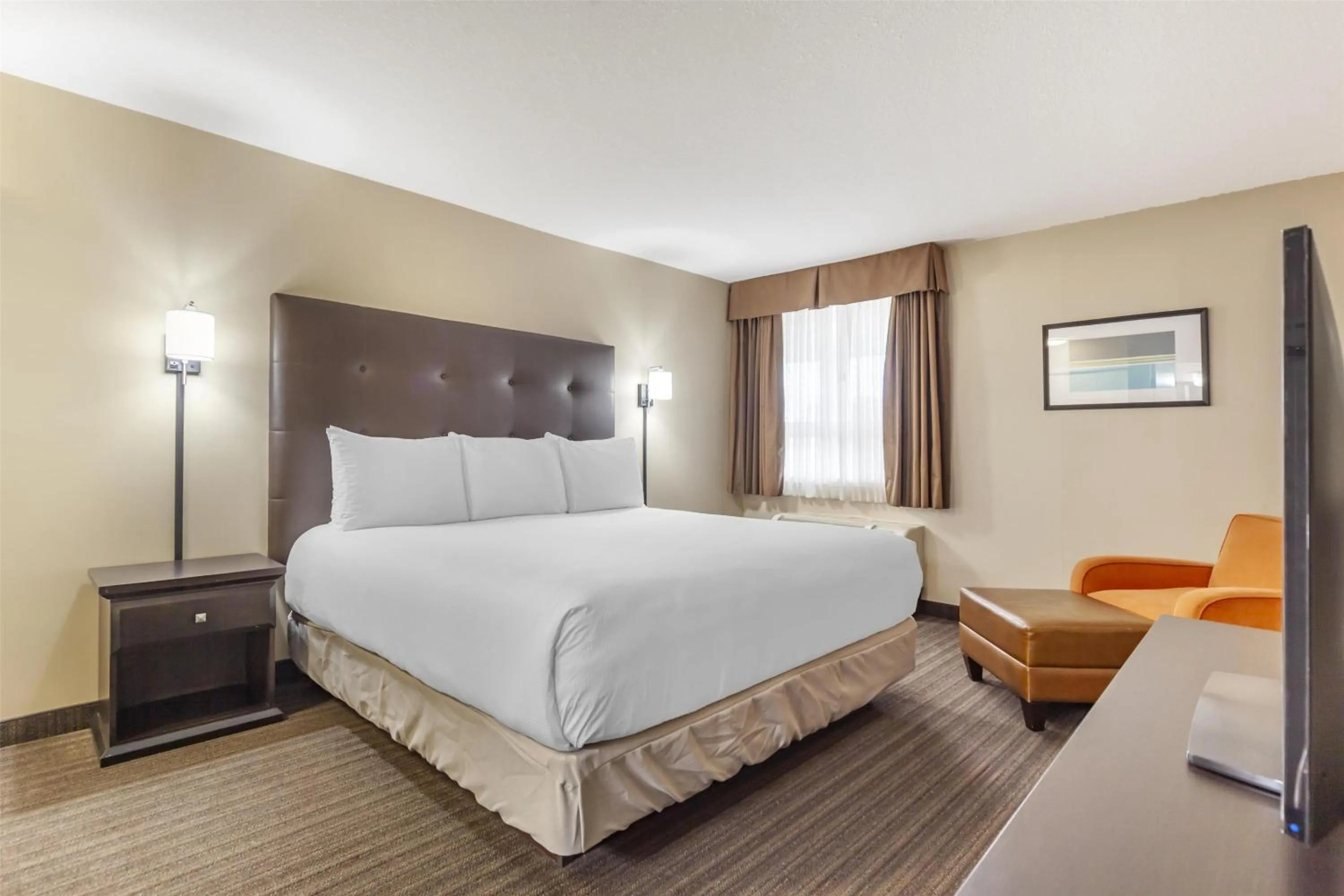 Bedroom, Bed in Best Western Cold Lake Inn