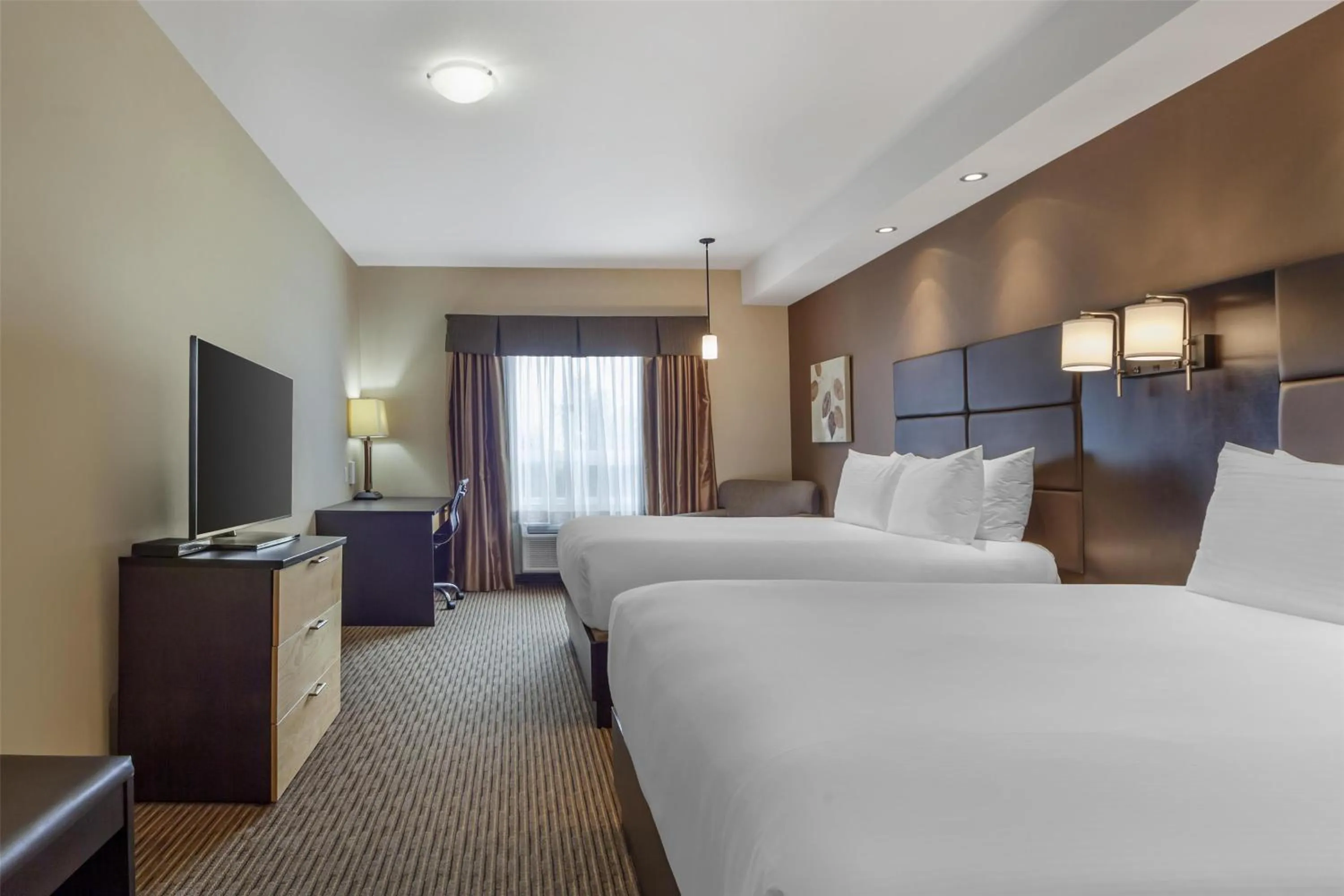 Bedroom, Bed in Best Western Cold Lake Inn