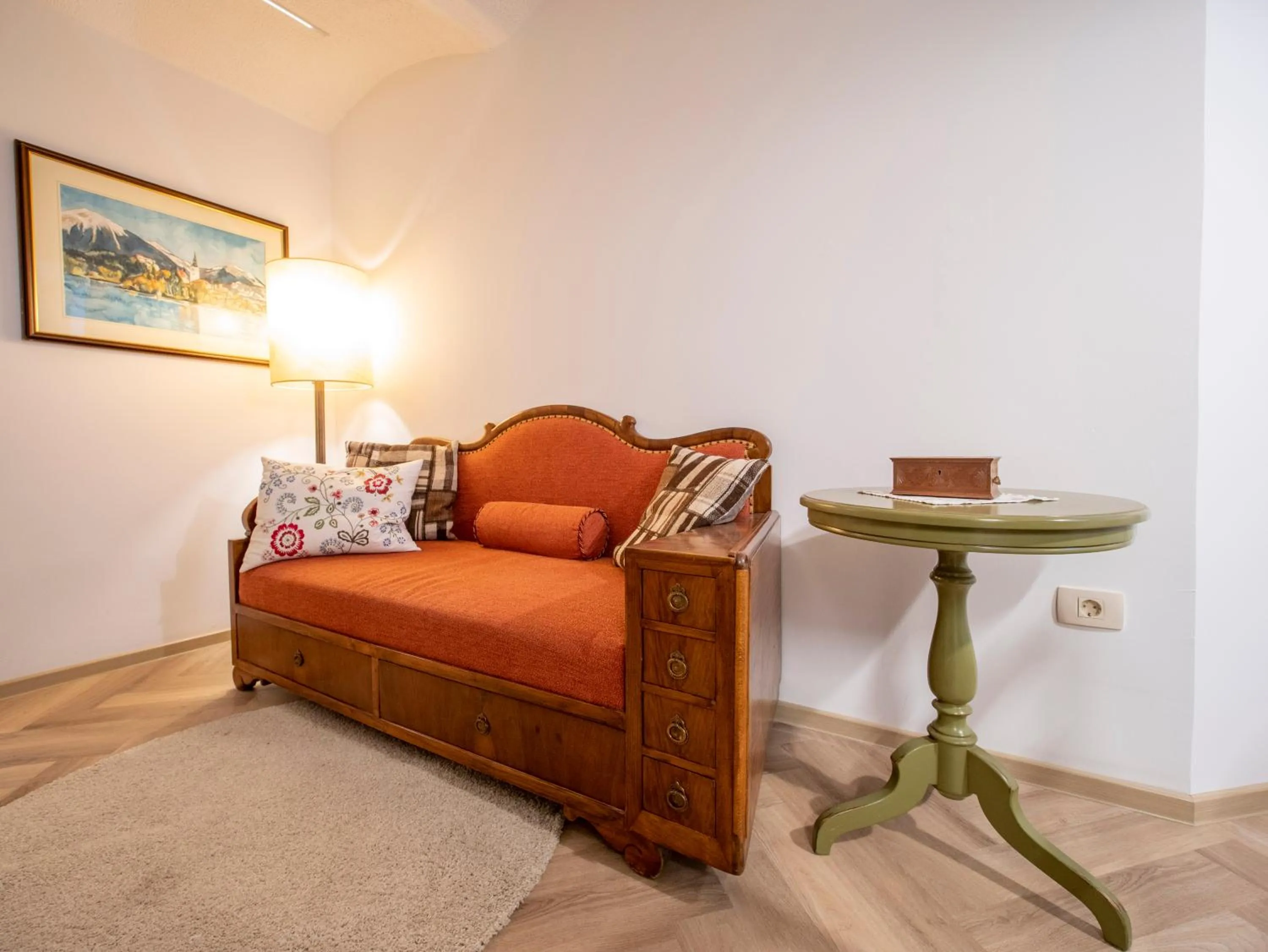 Living room, Bed in Berghi Hotel and Apartments