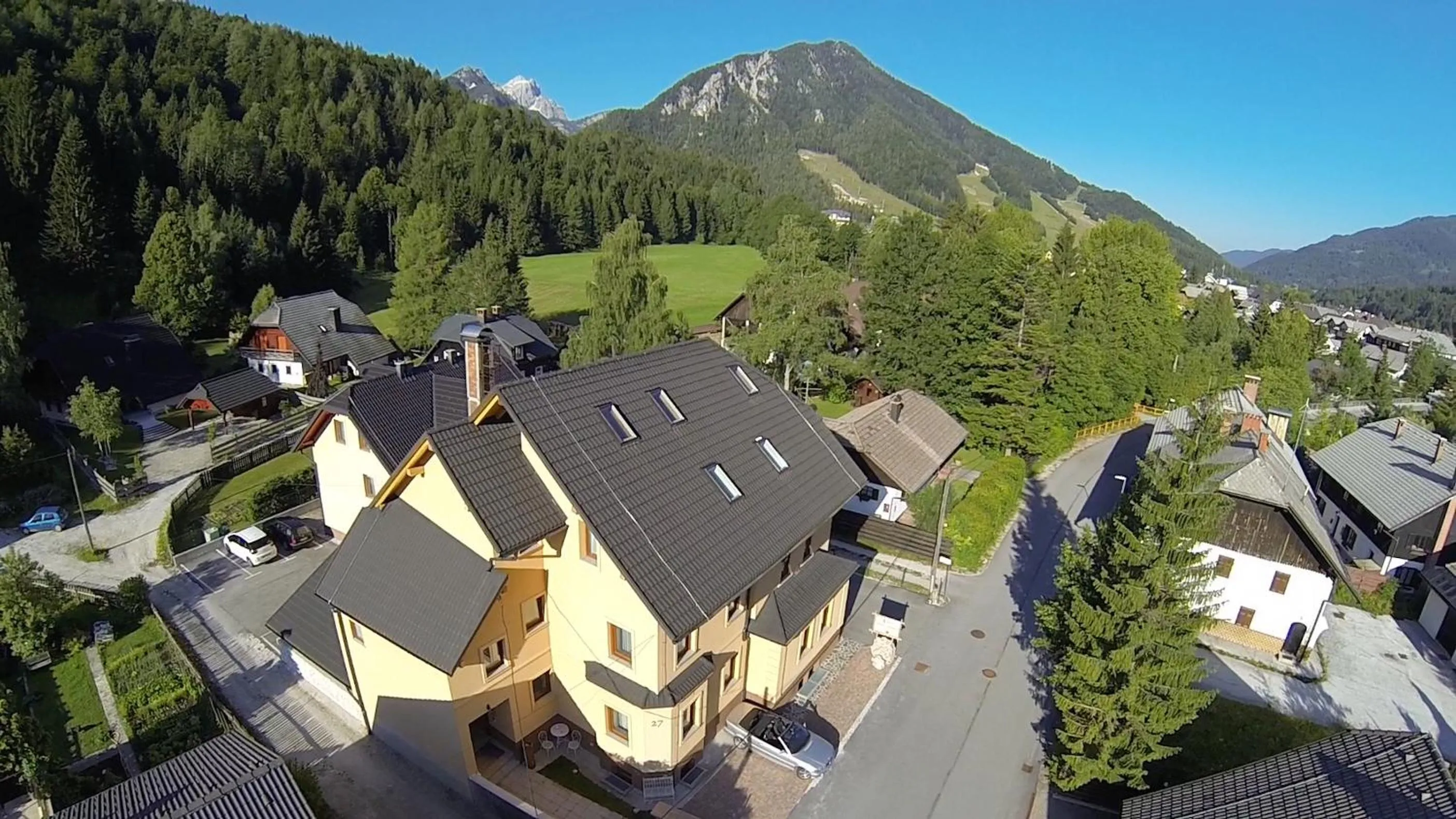 Facade/entrance in Berghi Hotel and Apartments