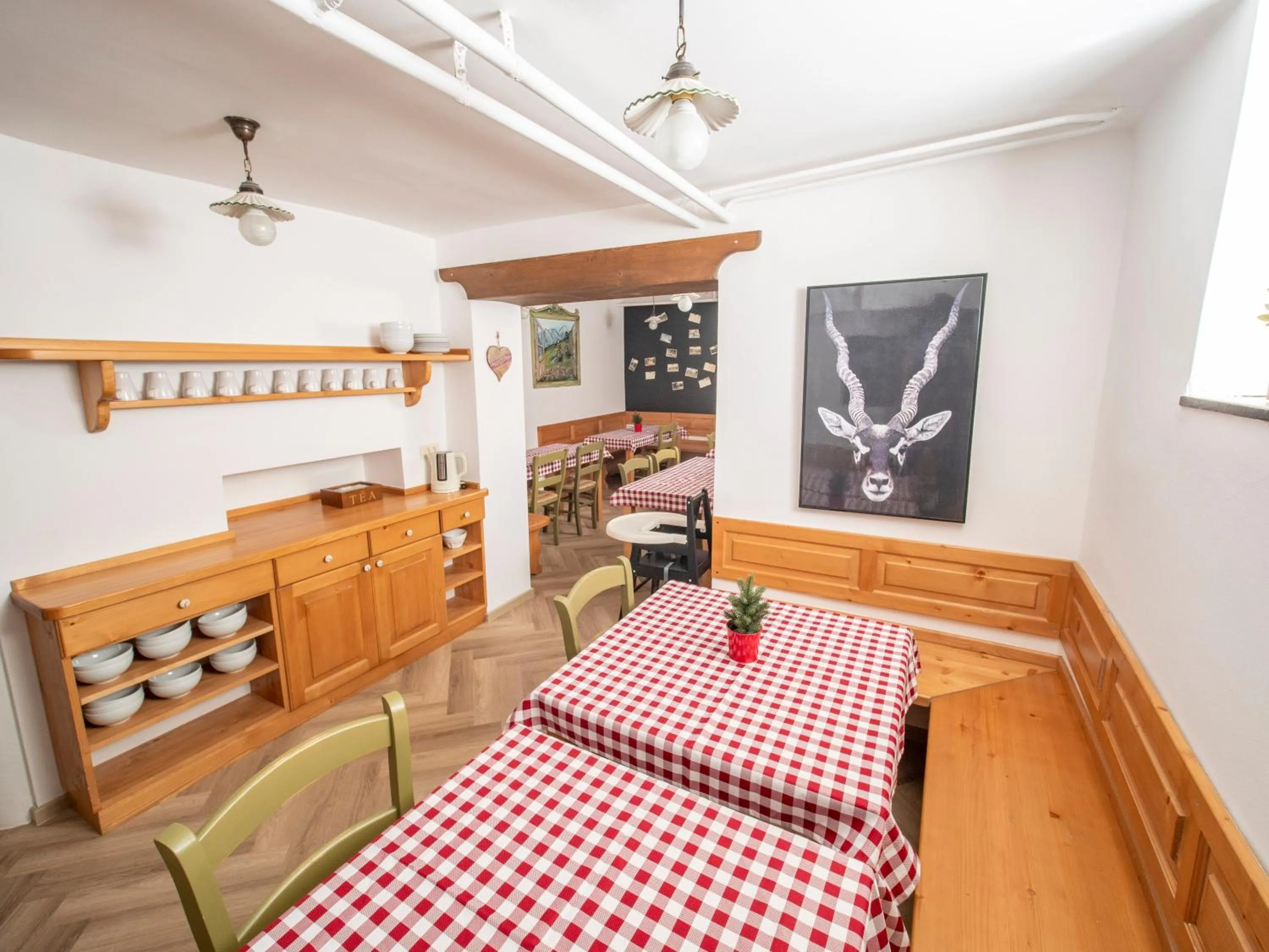 Breakfast, Bed in Berghi Hotel and Apartments