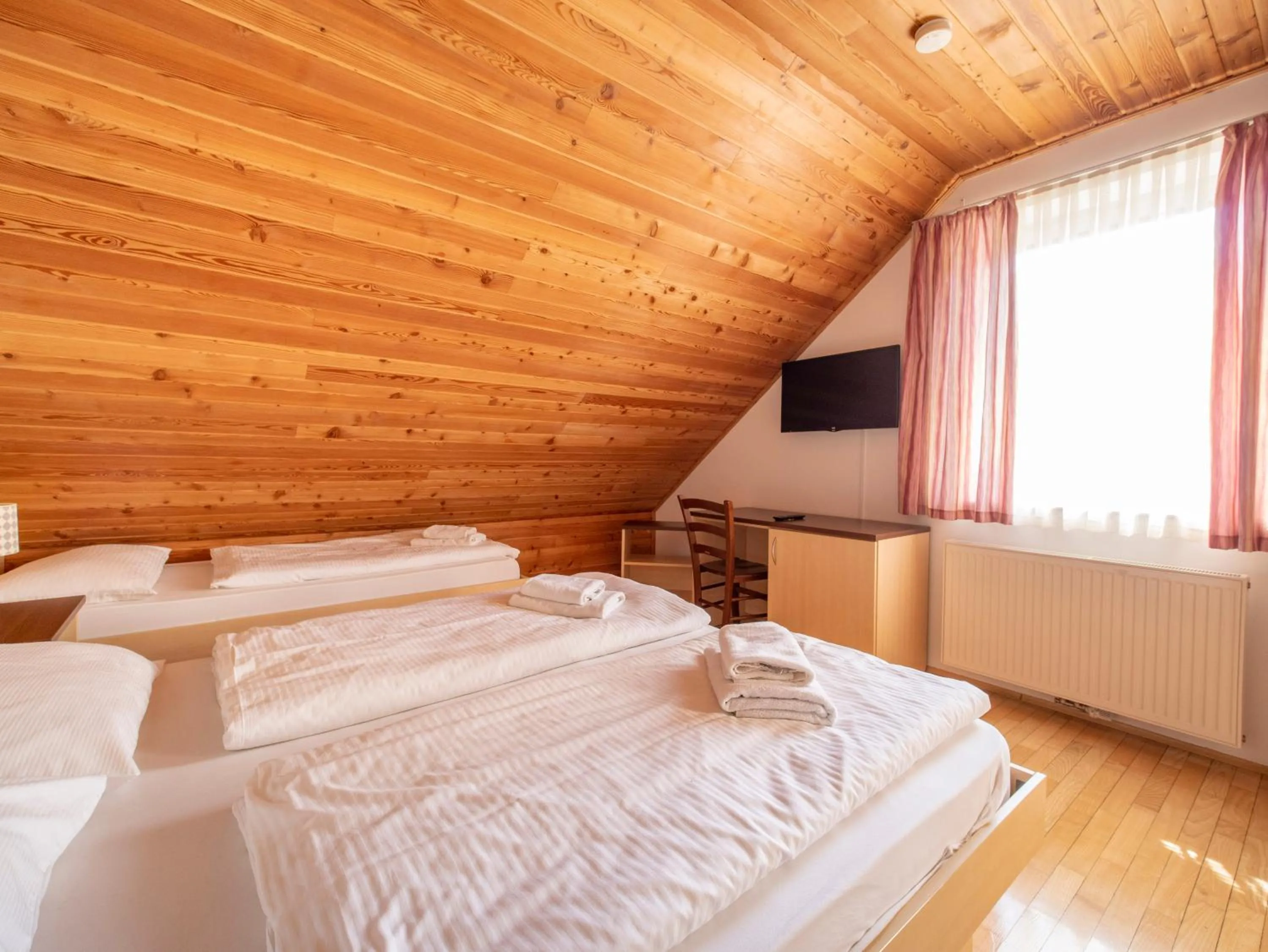 Bedroom, Bed in Berghi Hotel and Apartments