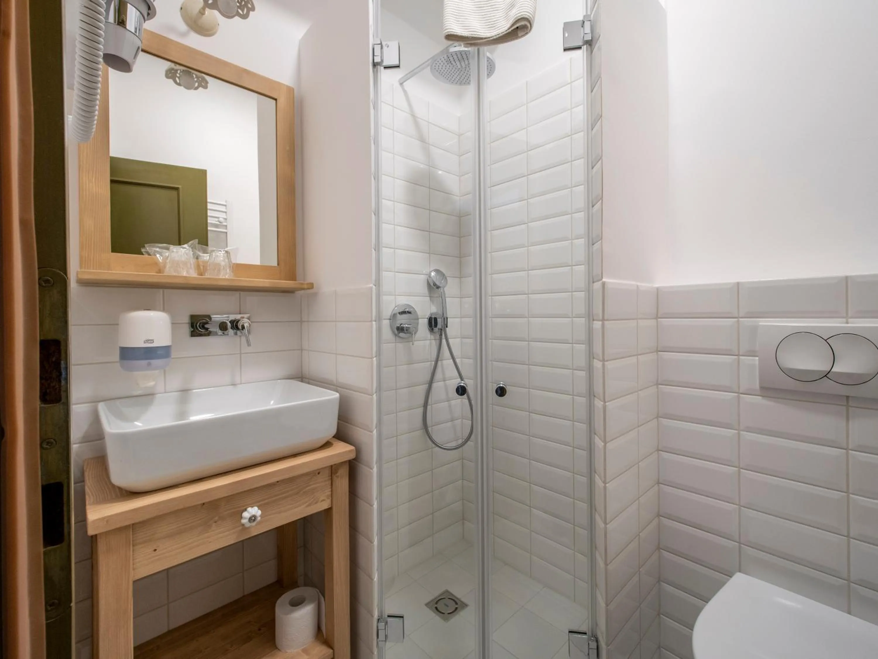 Toilet in Berghi Hotel and Apartments