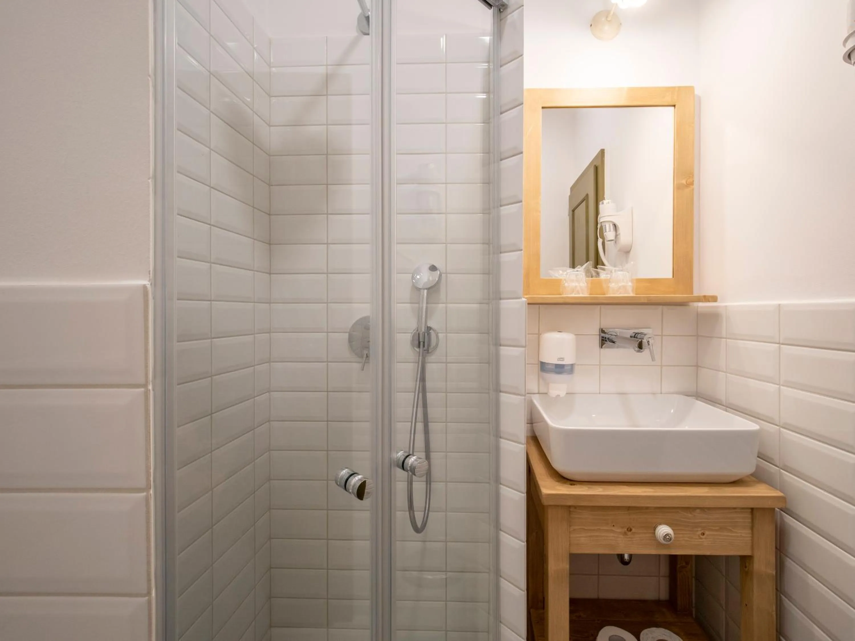 Bathroom in Berghi Hotel and Apartments