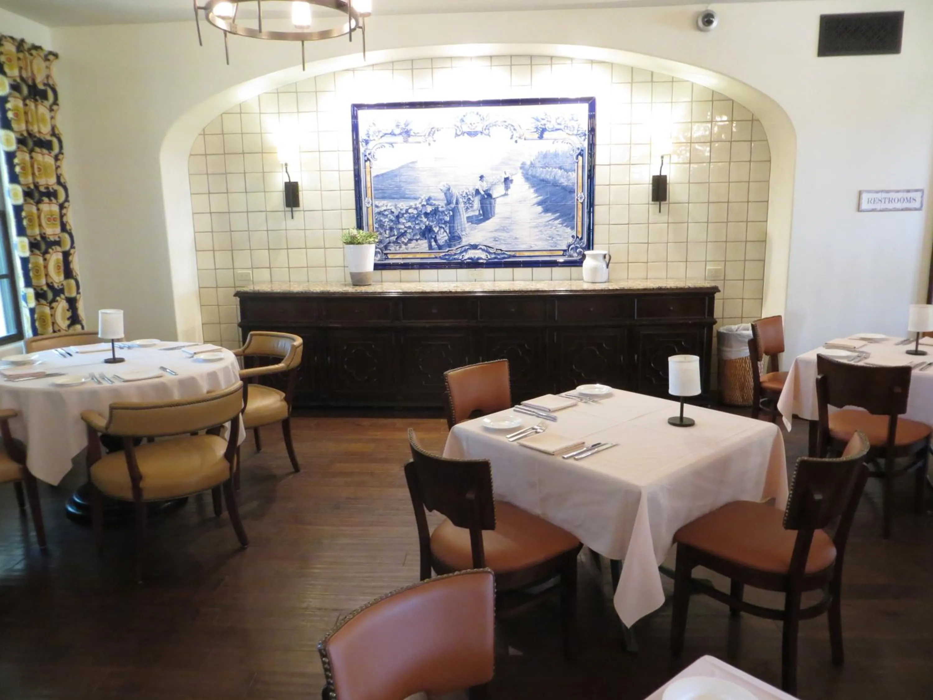 Restaurant/places to eat in Ponte Vineyard Inn