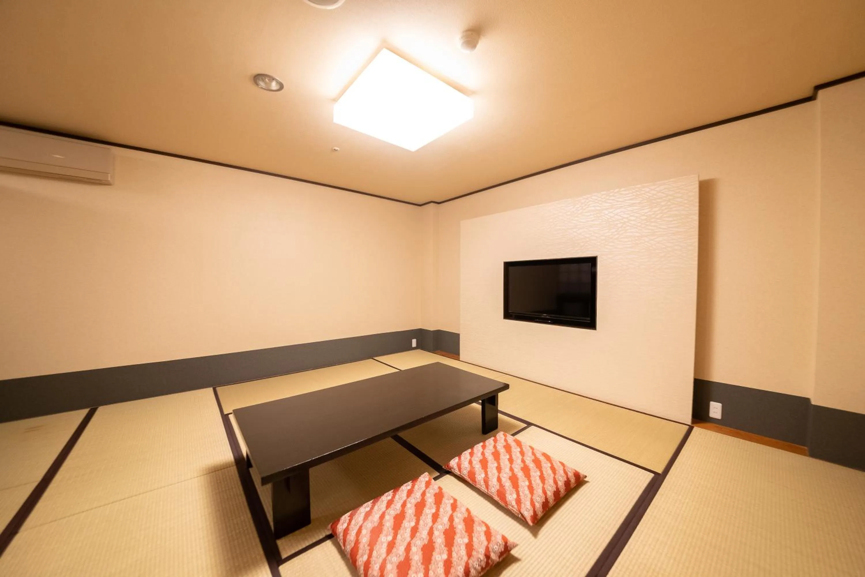Photo of the whole room, Bed in Yuzanso