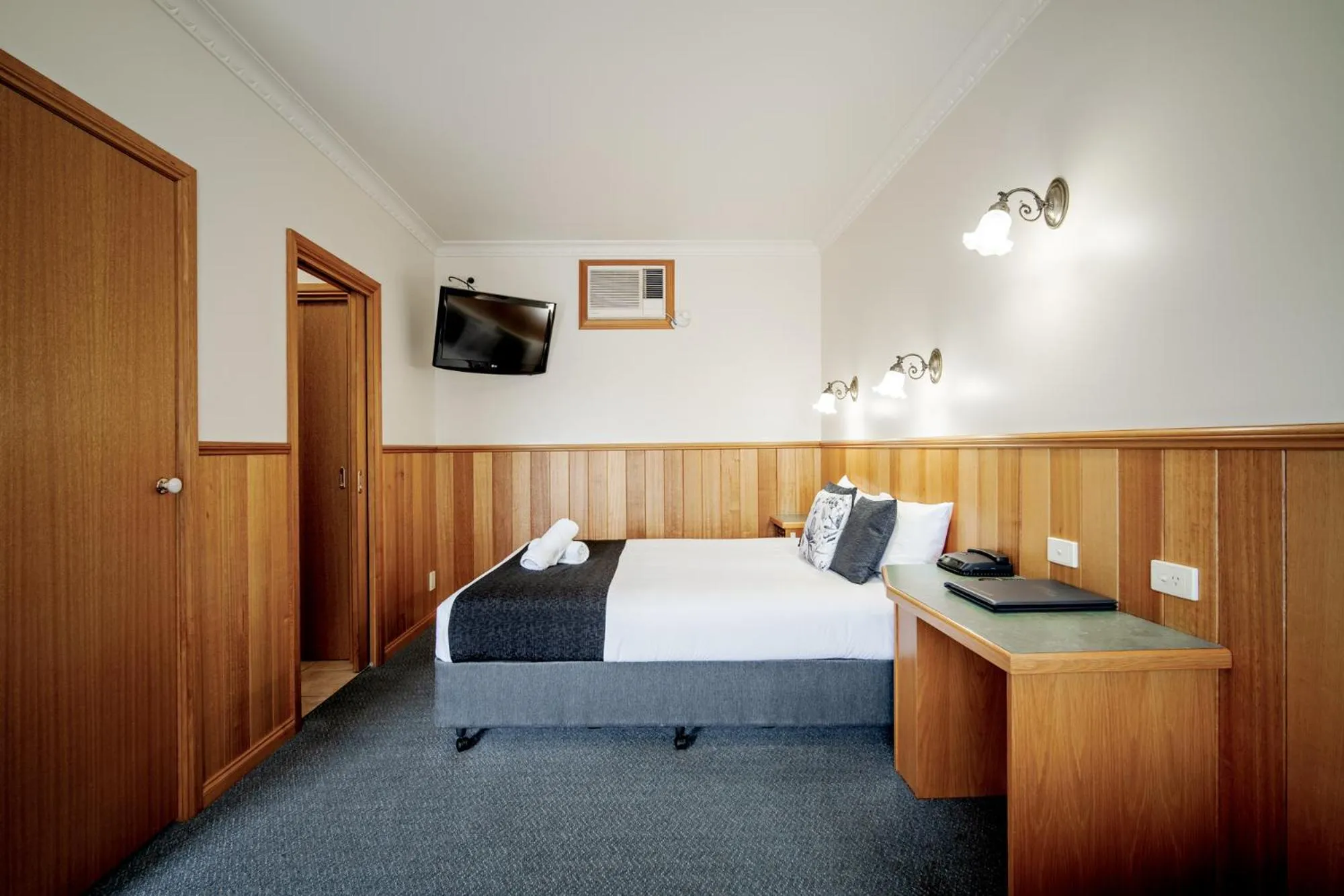 Bed in Best Westlander Motor Inn