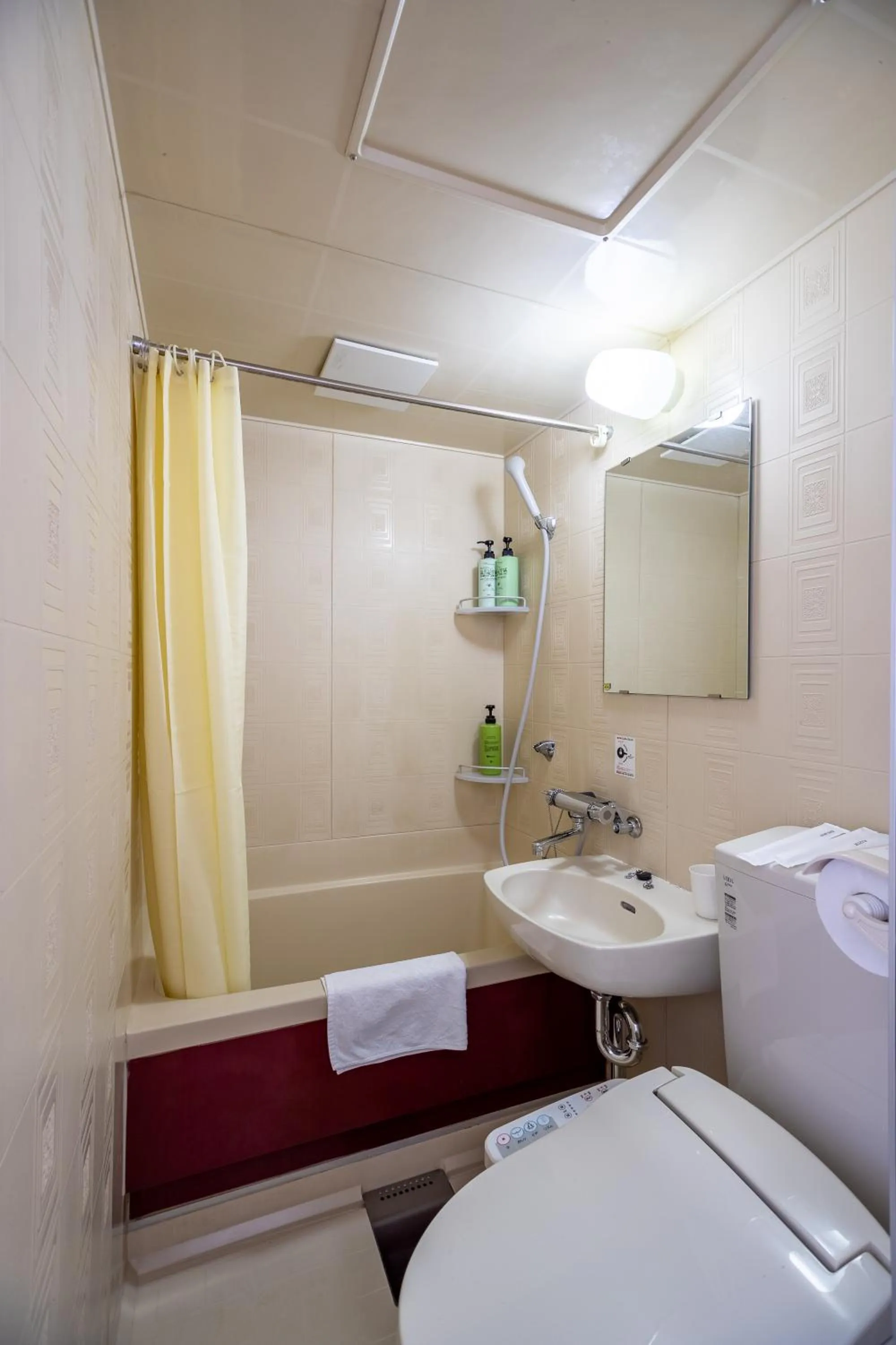 Bathroom, Bed in Lodge Romulus