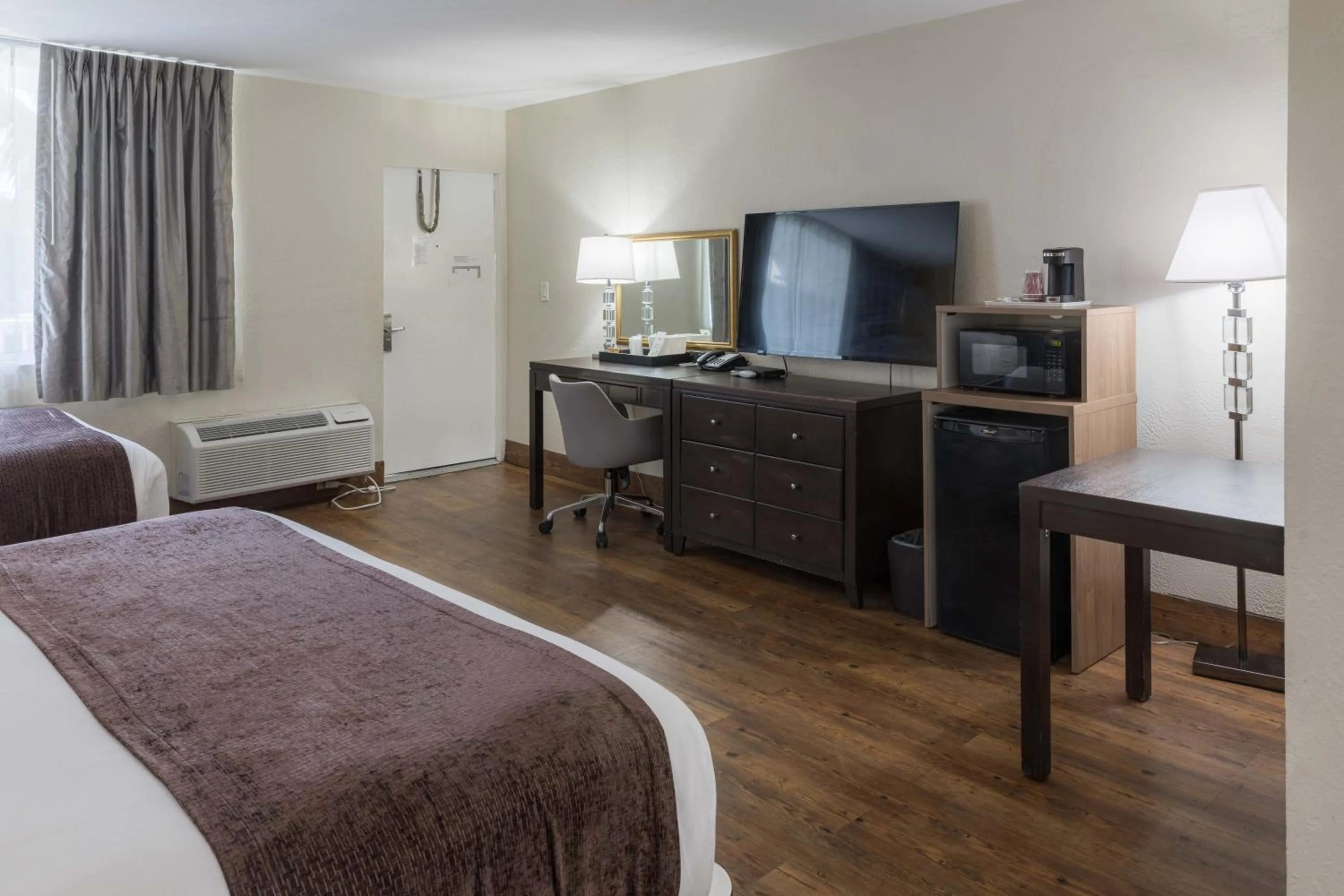 TV and multimedia, Bed in Ocean Reef Hotel