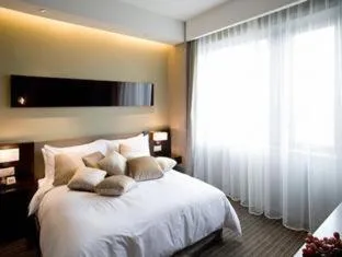 Bed in Shanghai Parkyard Hotel