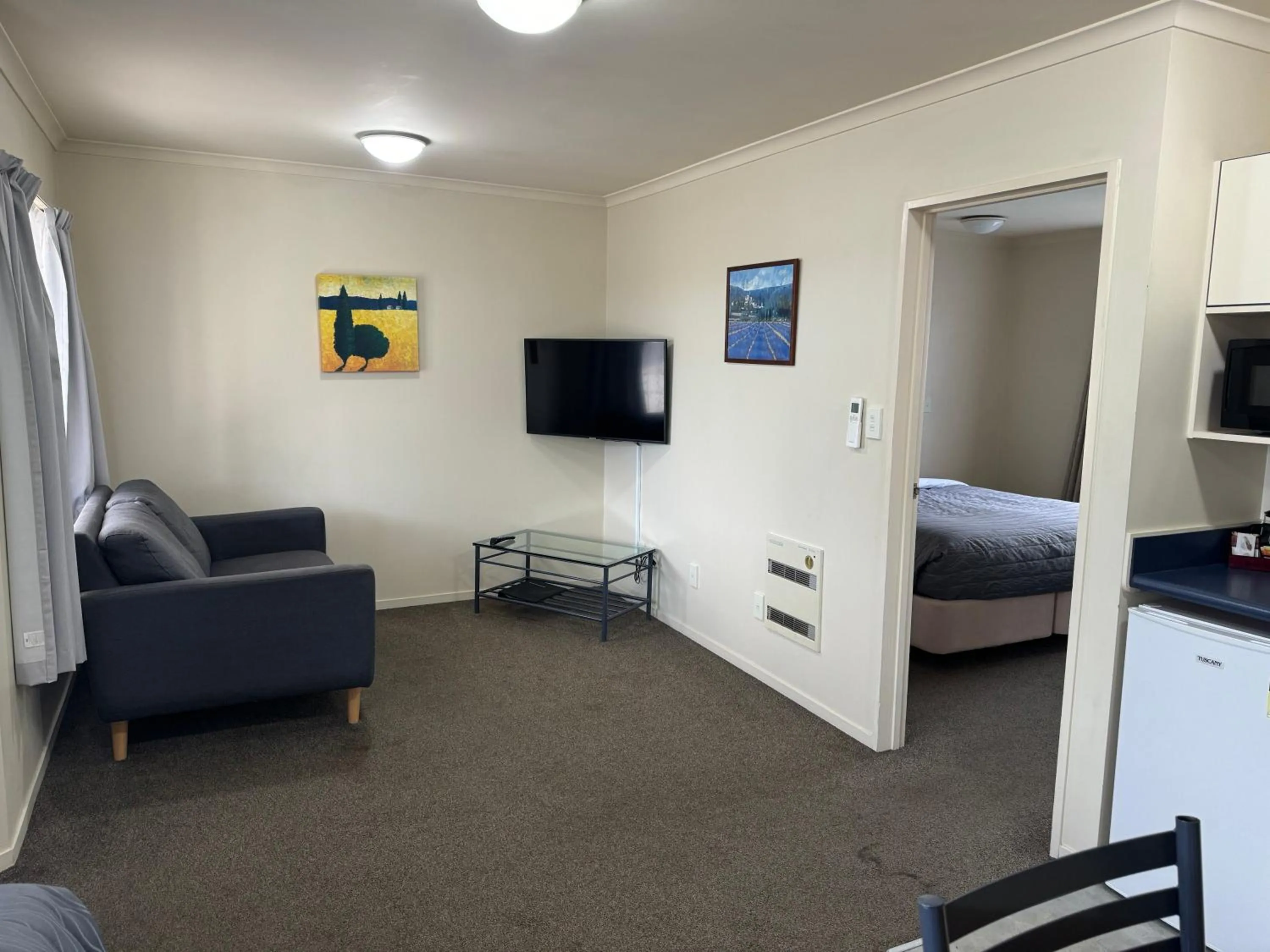 Bedroom in Bassingers Motor Lodge