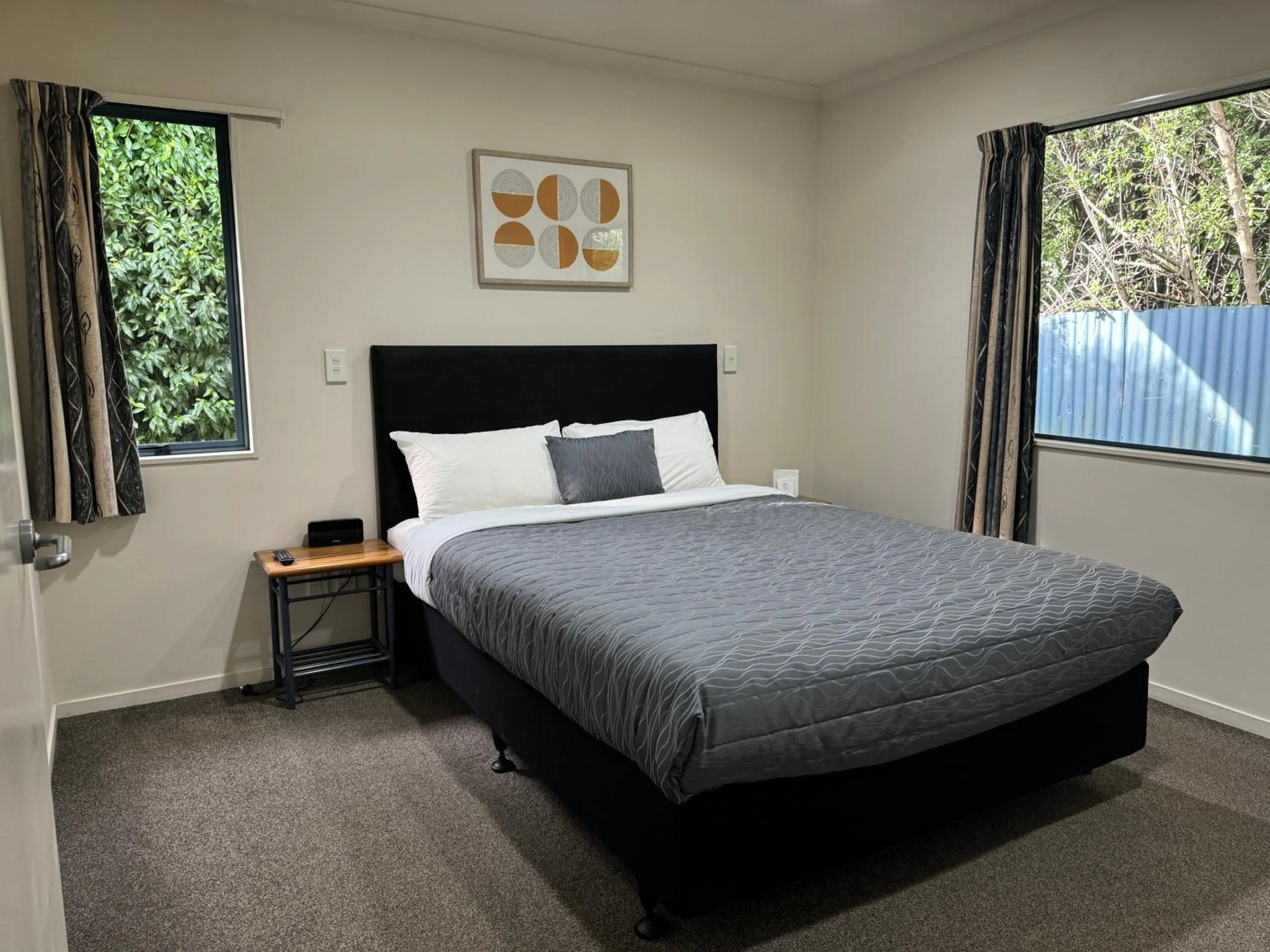 Bed in Bassingers Motor Lodge