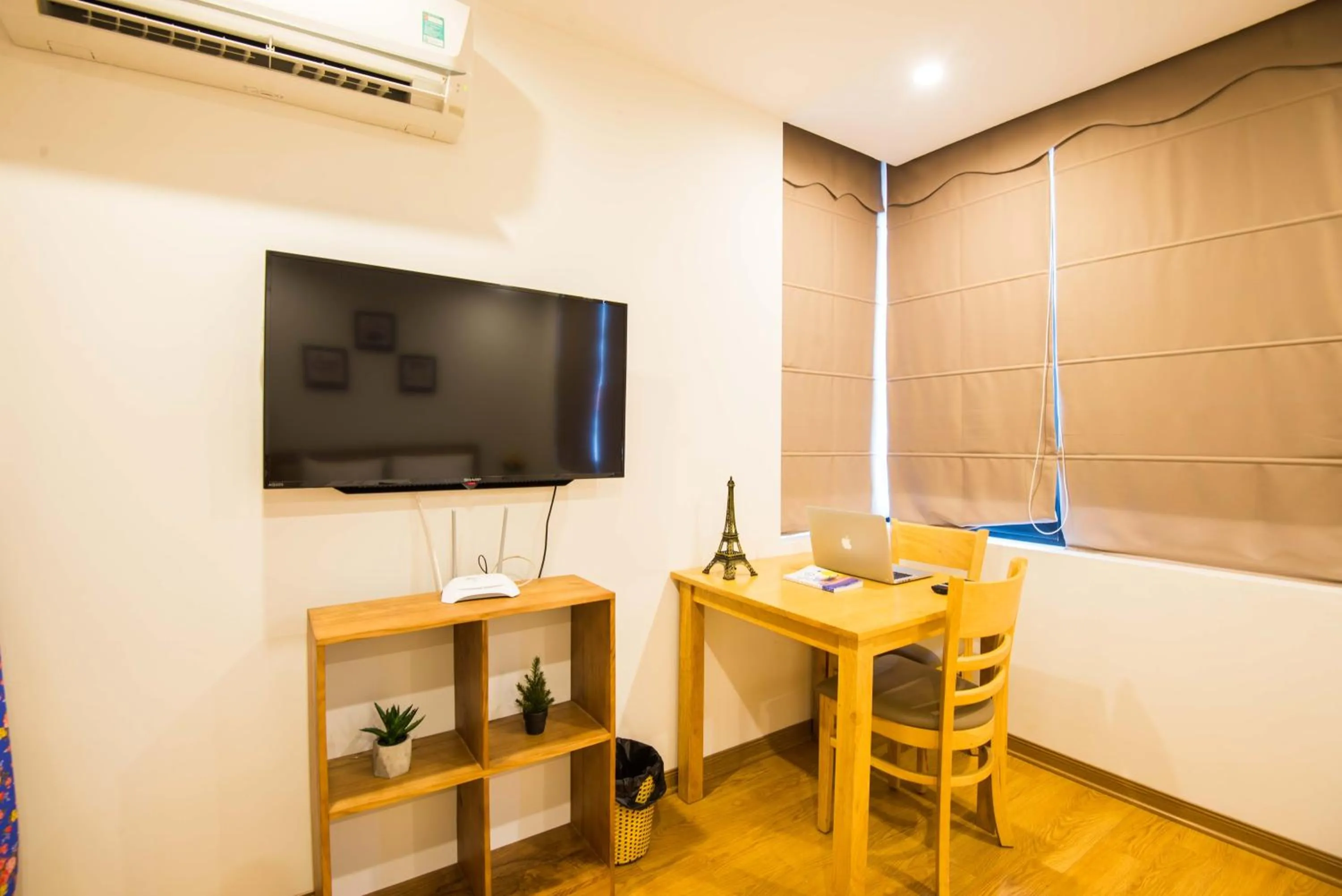 Communal lounge/ TV room in 22Housing luxury Hotel & Residence 39 Linh Lang