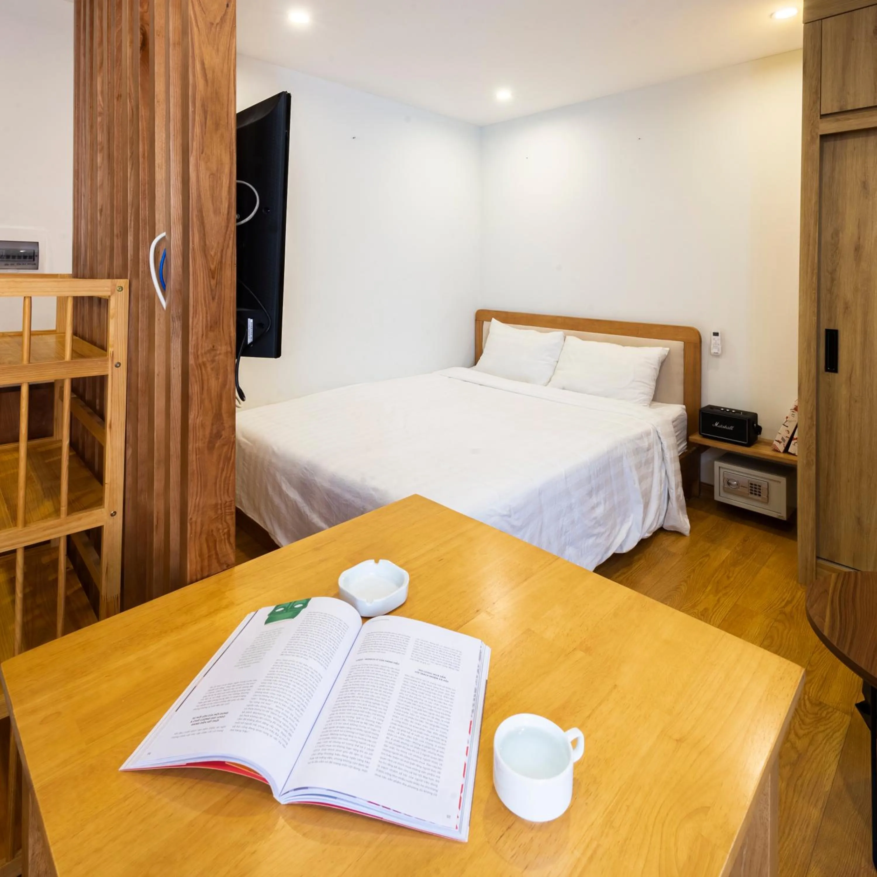 Communal lounge/ TV room, Bed in 22Housing luxury Hotel & Residence 39 Linh Lang