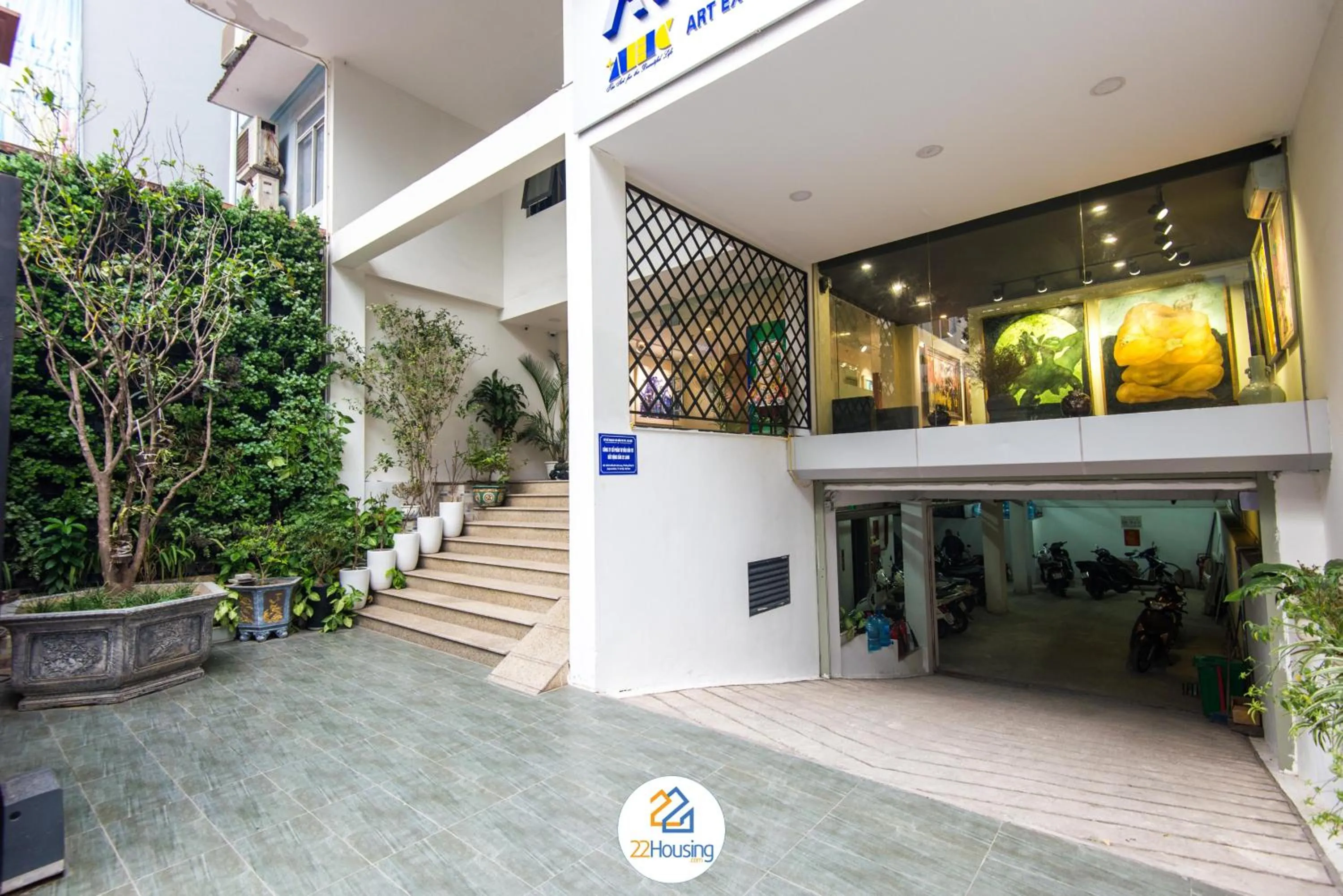 Communal lounge/ TV room in 22Housing luxury Hotel & Residence 39 Linh Lang