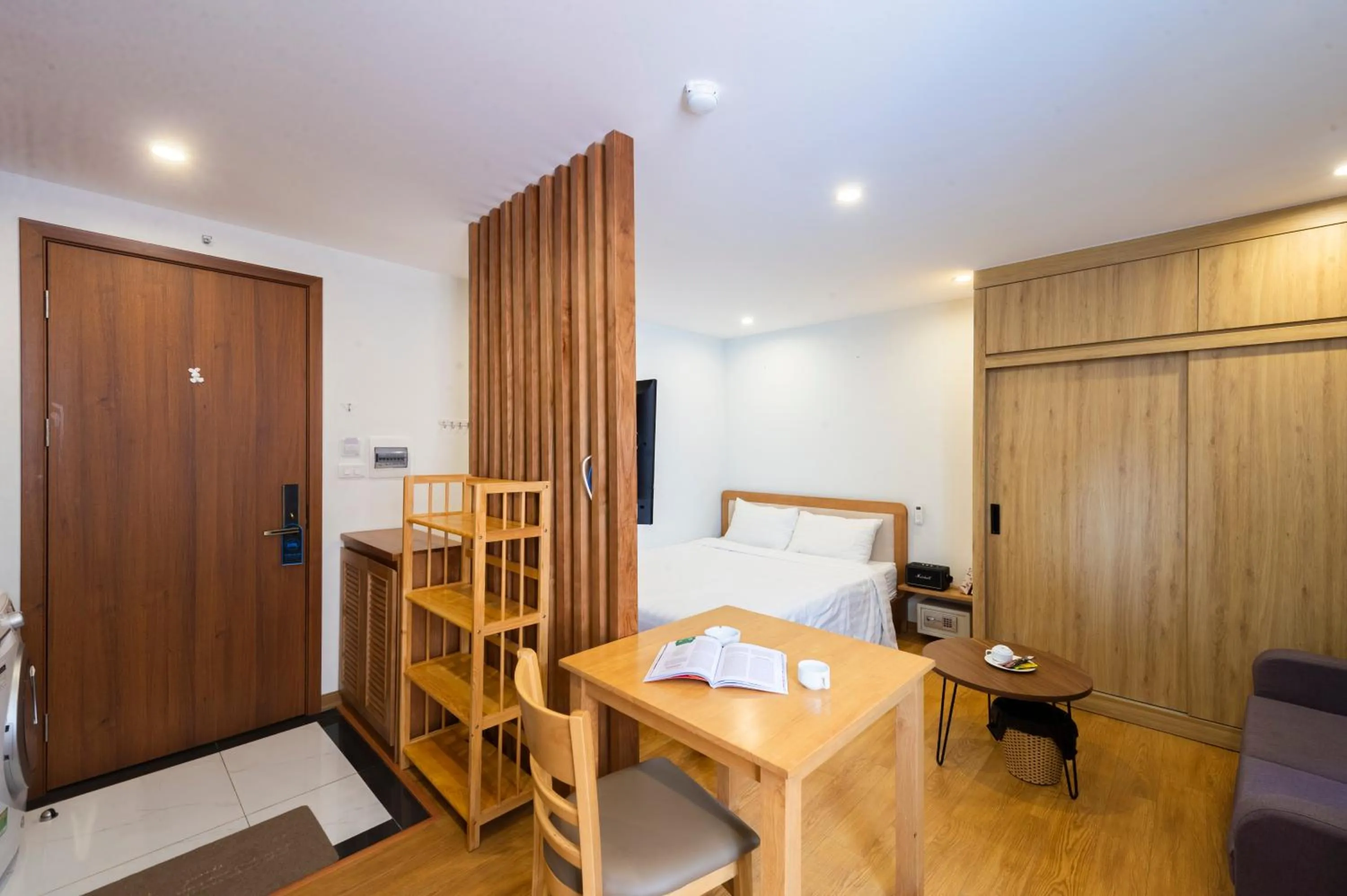 Communal lounge/ TV room, Bed in 22Housing luxury Hotel & Residence 39 Linh Lang