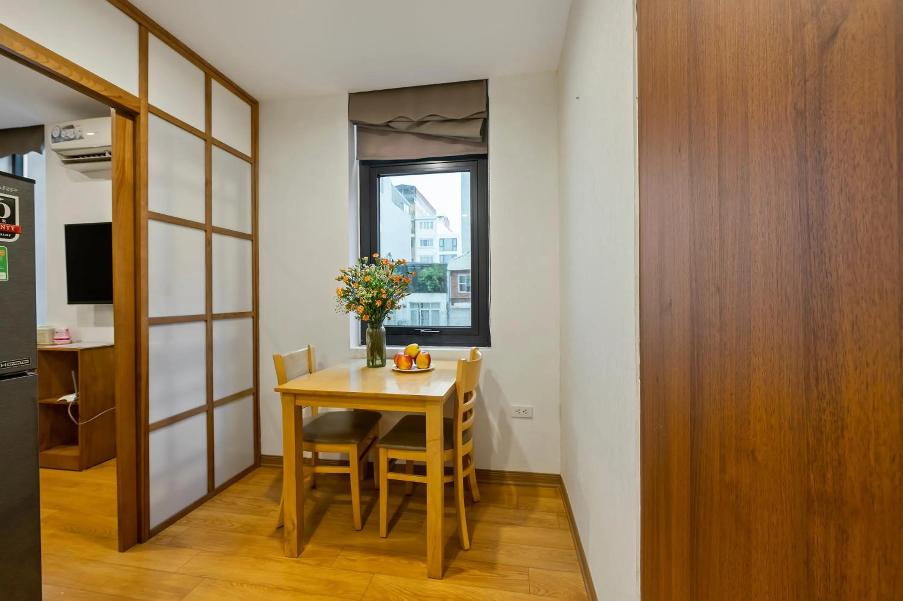 TV and multimedia in 22Housing luxury Hotel & Residence 39 Linh Lang