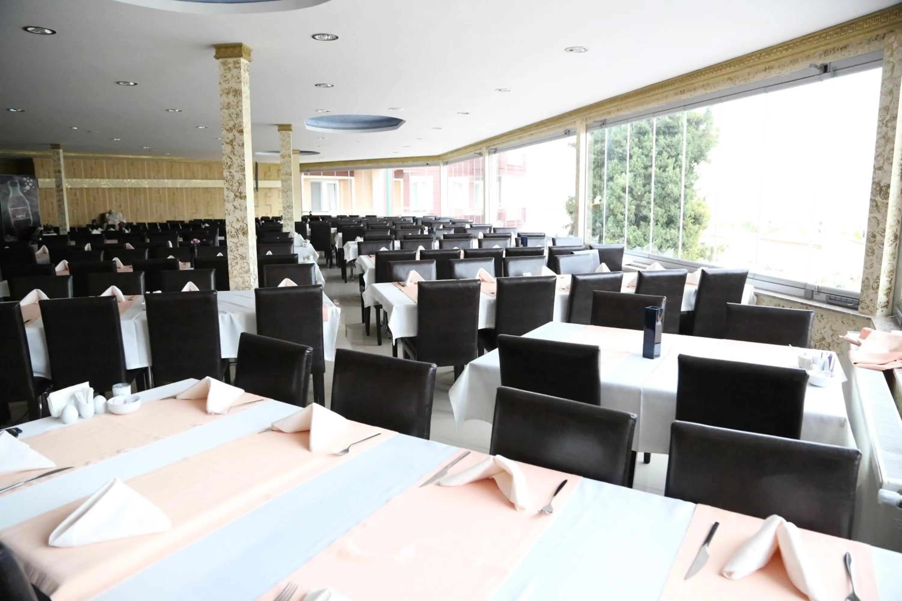 Restaurant/places to eat in Hotel Zileli