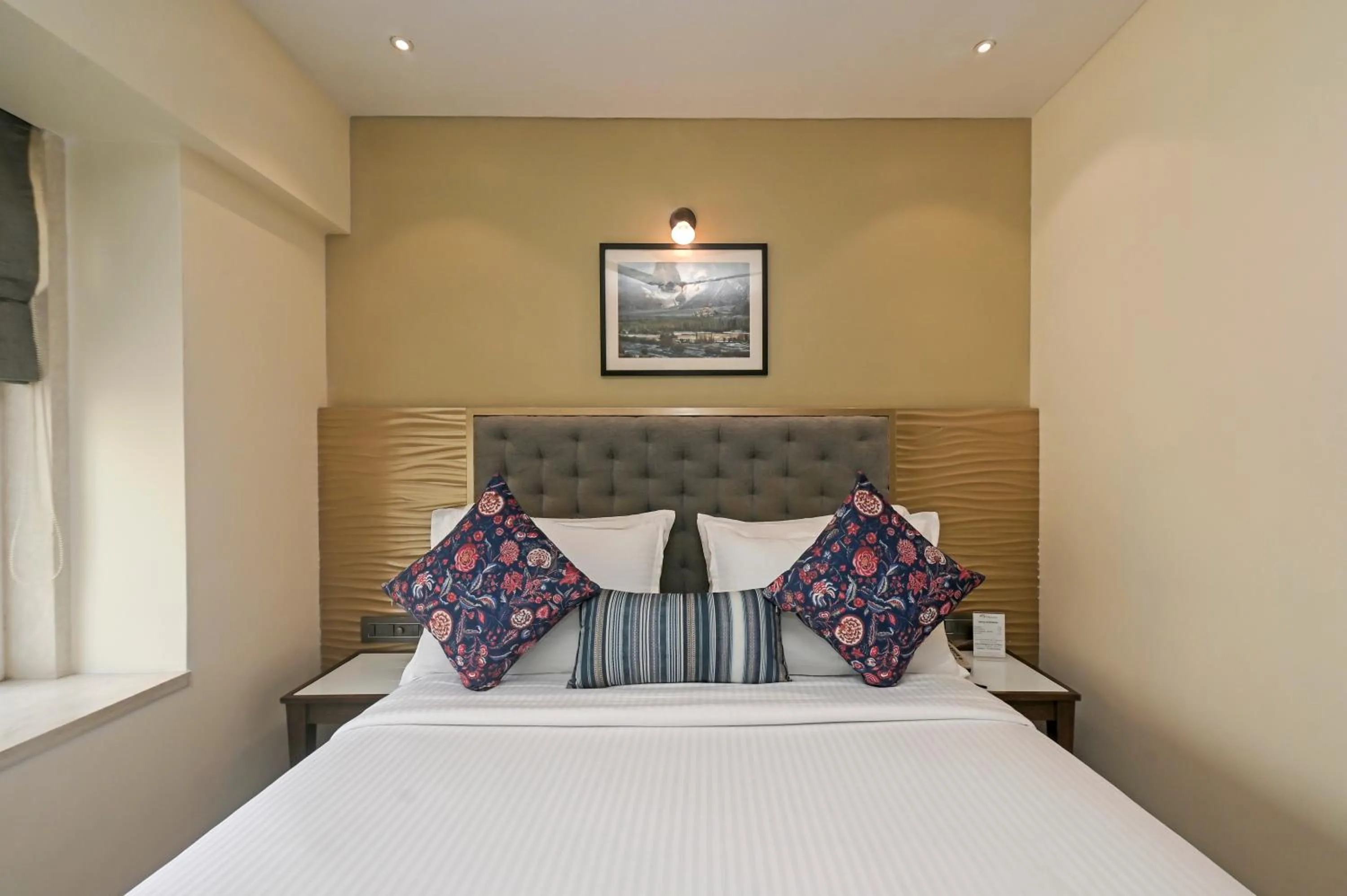 Bed in Hotel Le Grande - Mumbai International Airport