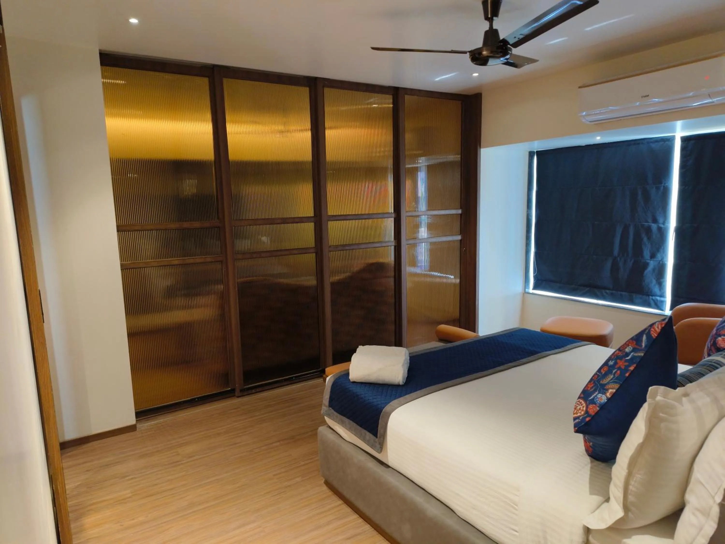 Bedroom, Bed in Hotel Le Grande - Mumbai International Airport