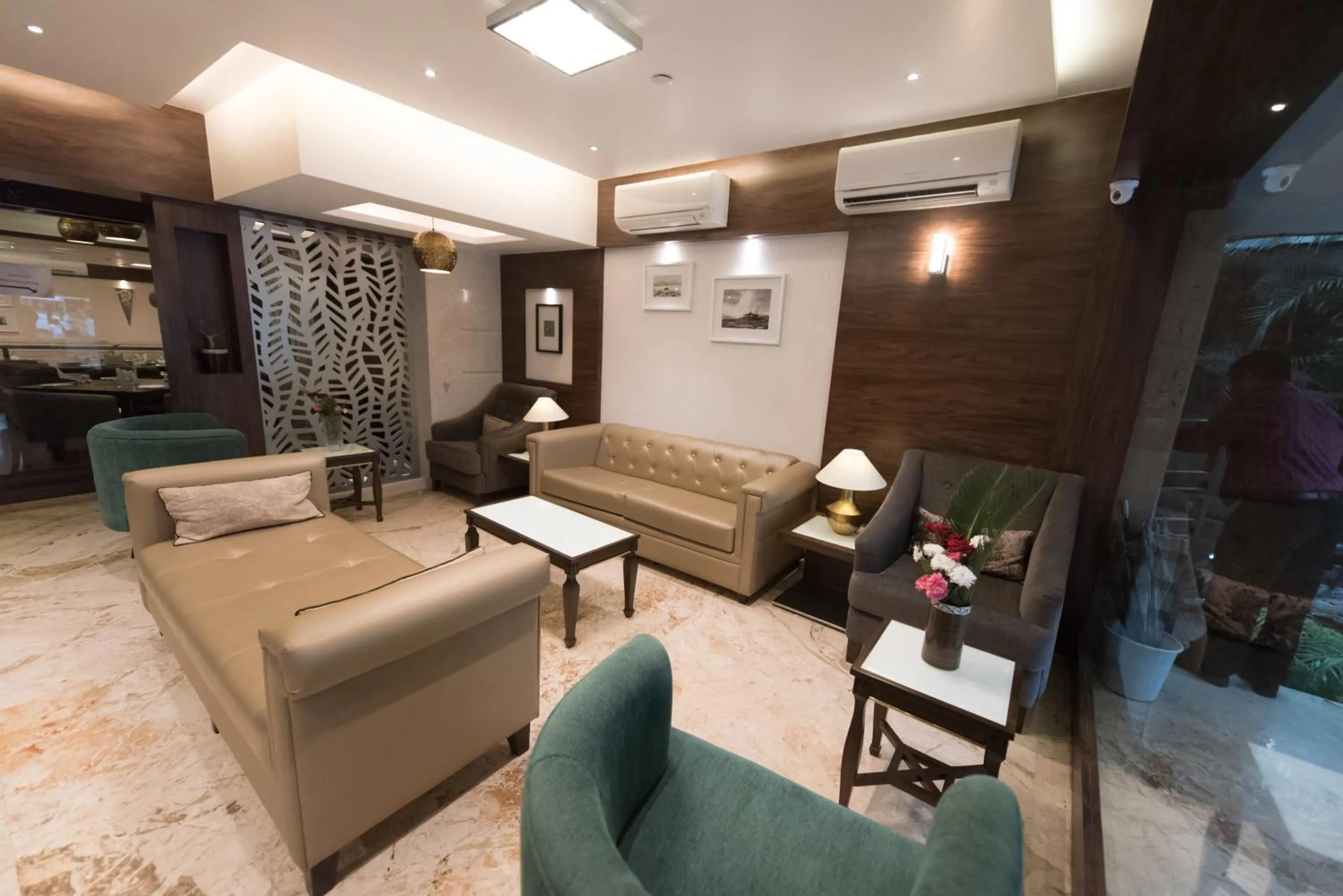 Lobby or reception in Hotel Le Grande - Mumbai International Airport