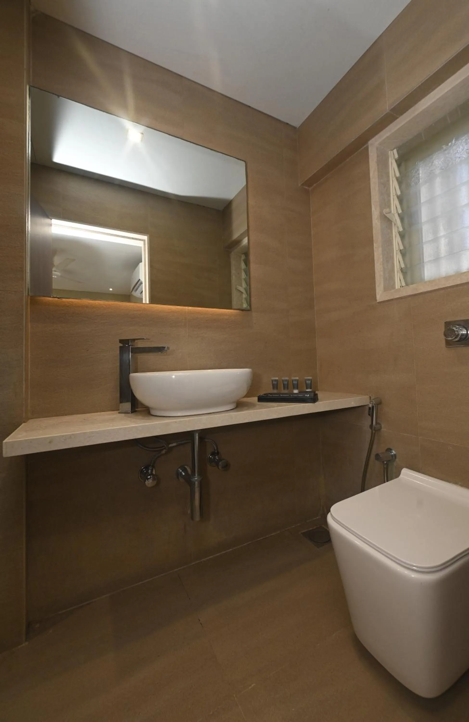 Bathroom in Hotel Le Grande - Mumbai International Airport