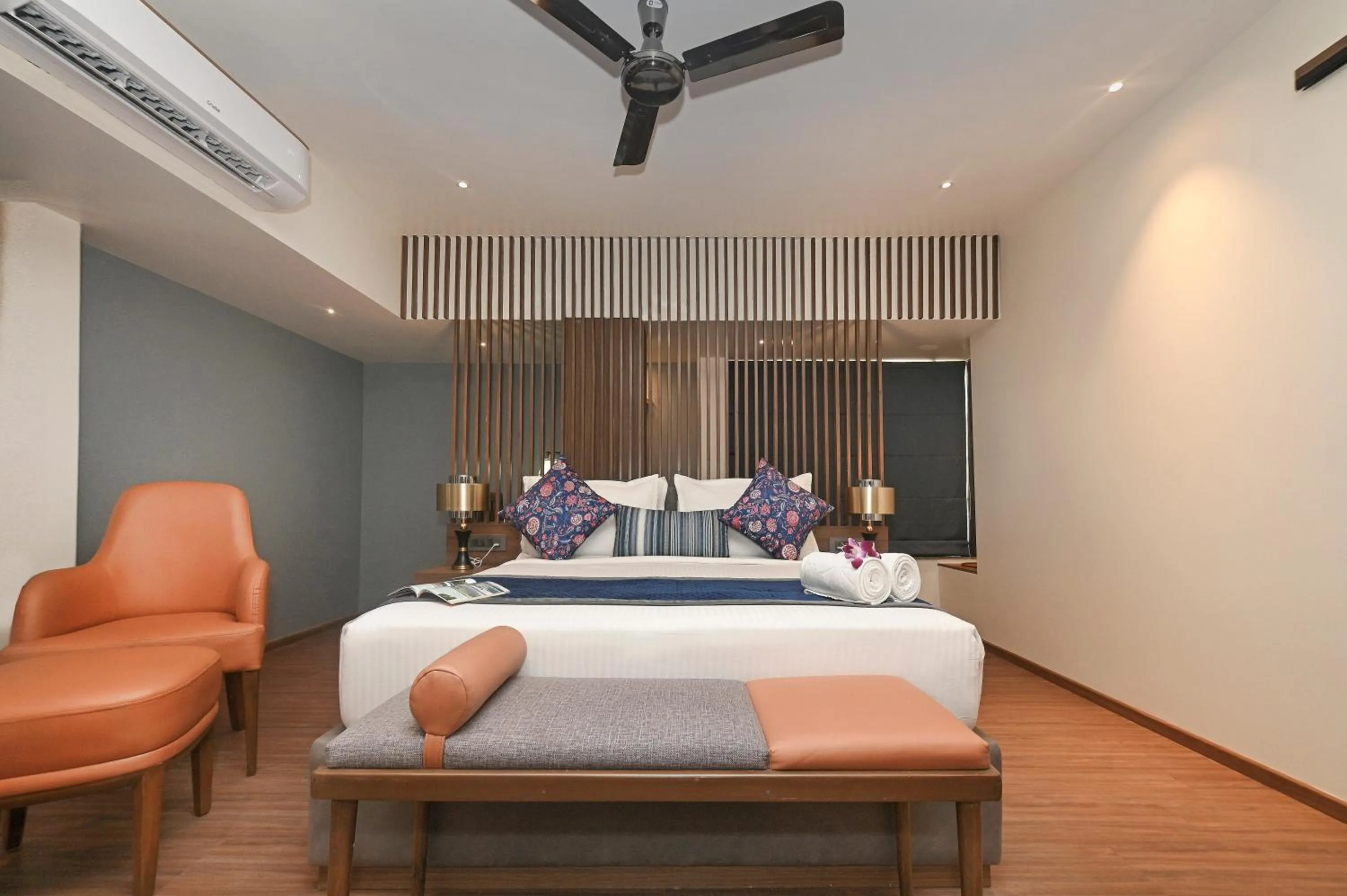 Bed in Hotel Le Grande - Mumbai International Airport