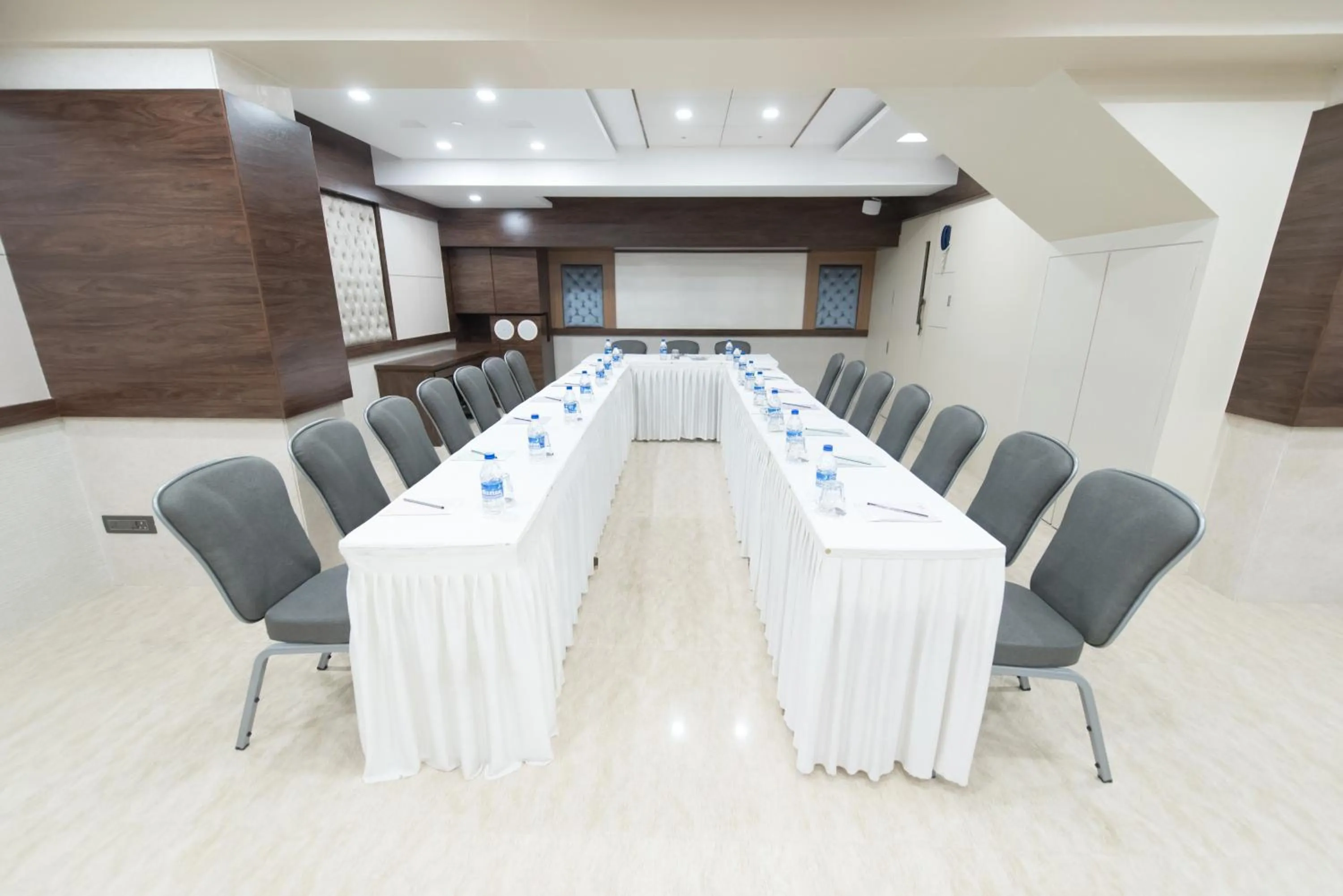 Meeting/conference room in Hotel Le Grande - Mumbai International Airport