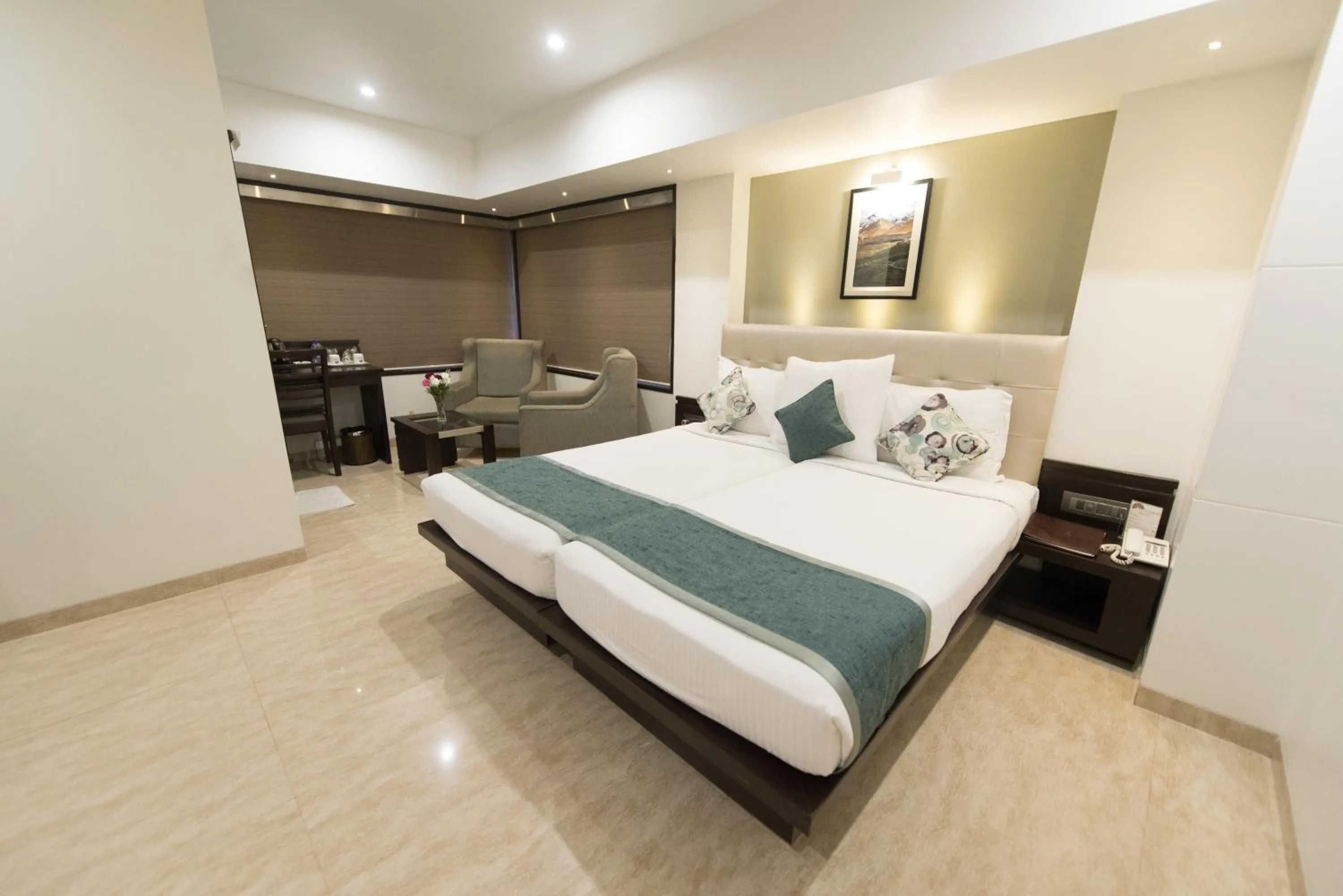 Bedroom, Bed in Hotel Le Grande - Mumbai International Airport