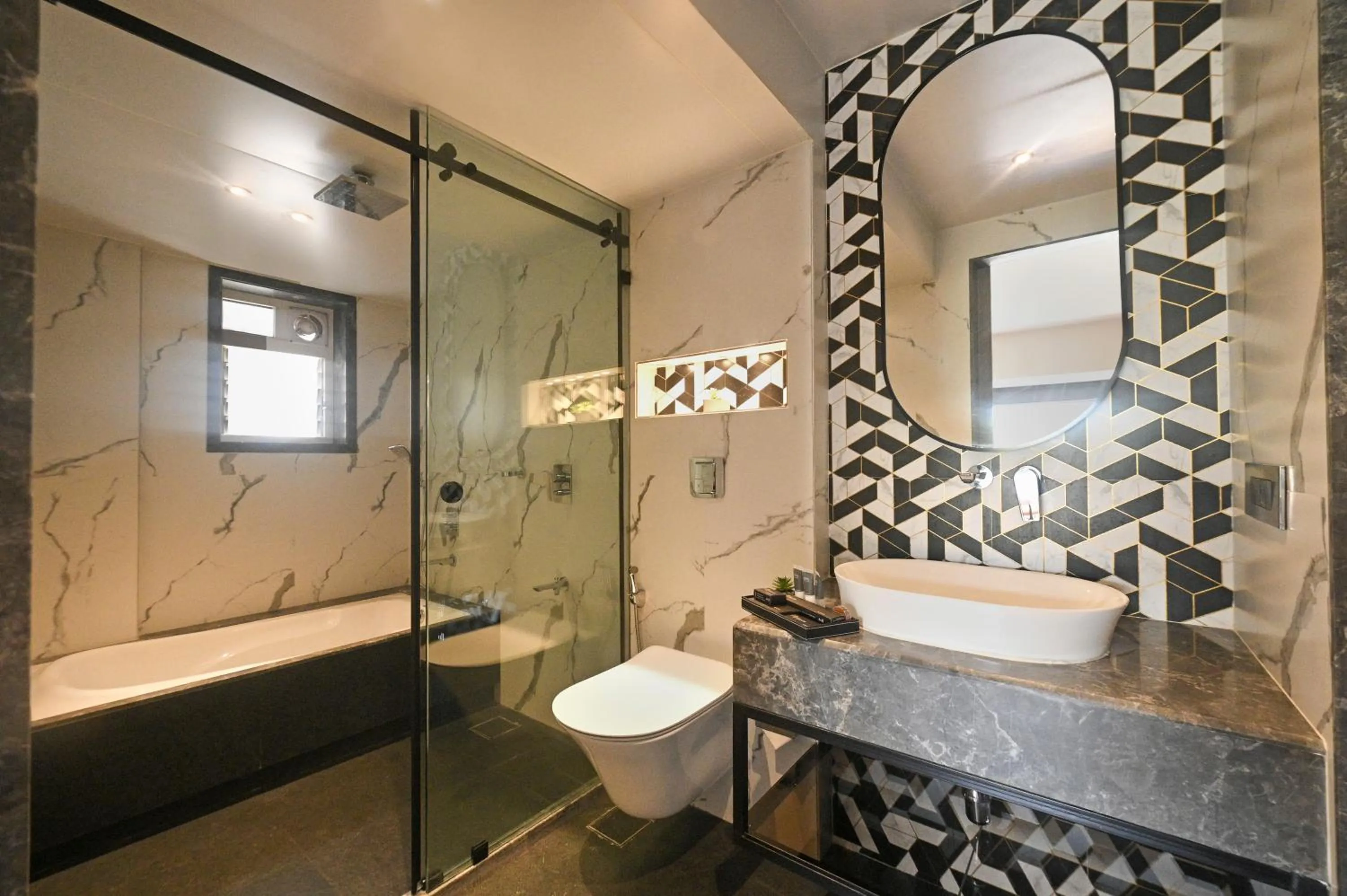 Bathroom in Hotel Le Grande - Mumbai International Airport