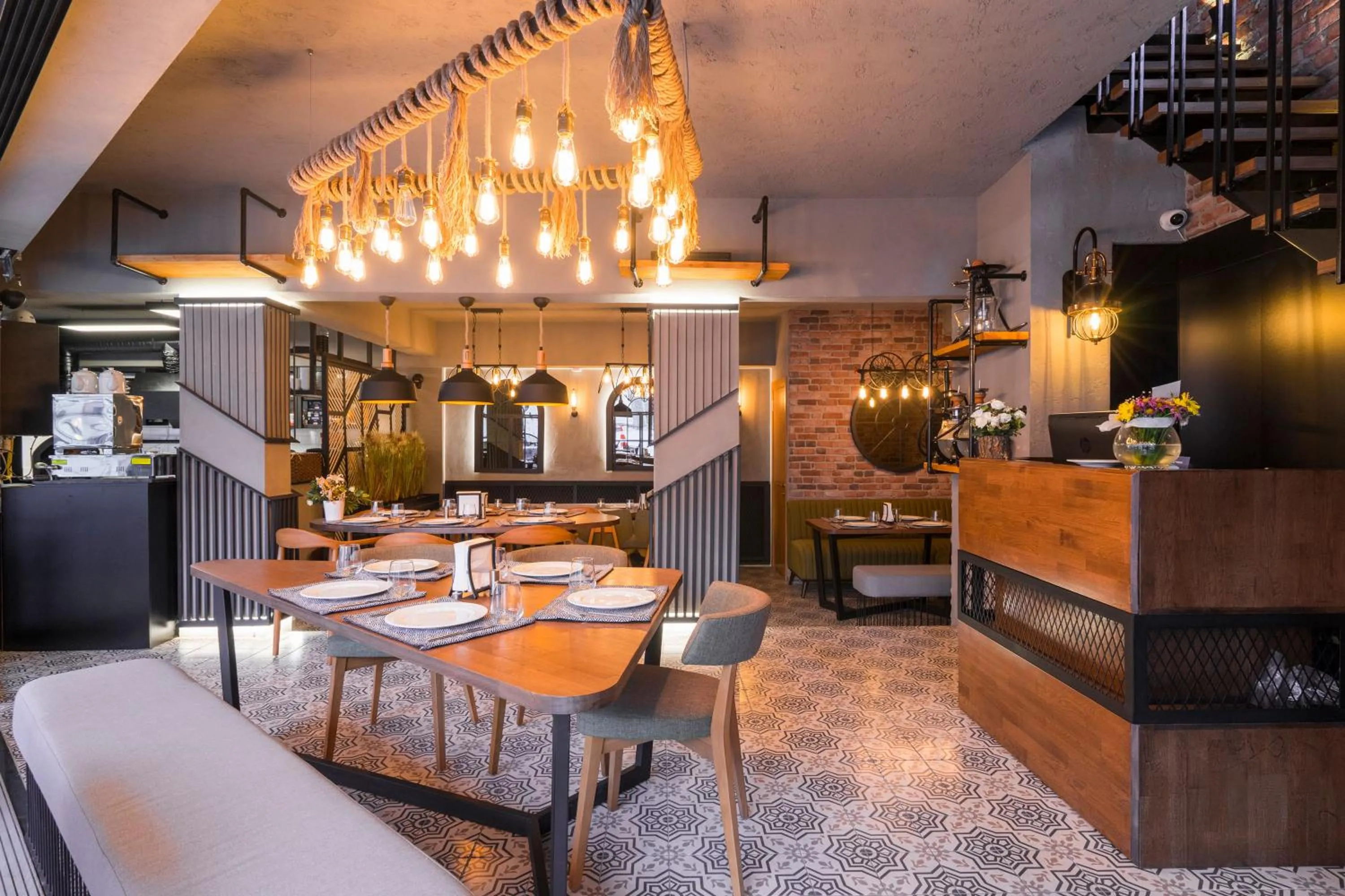 Restaurant/places to eat in Cube Suites