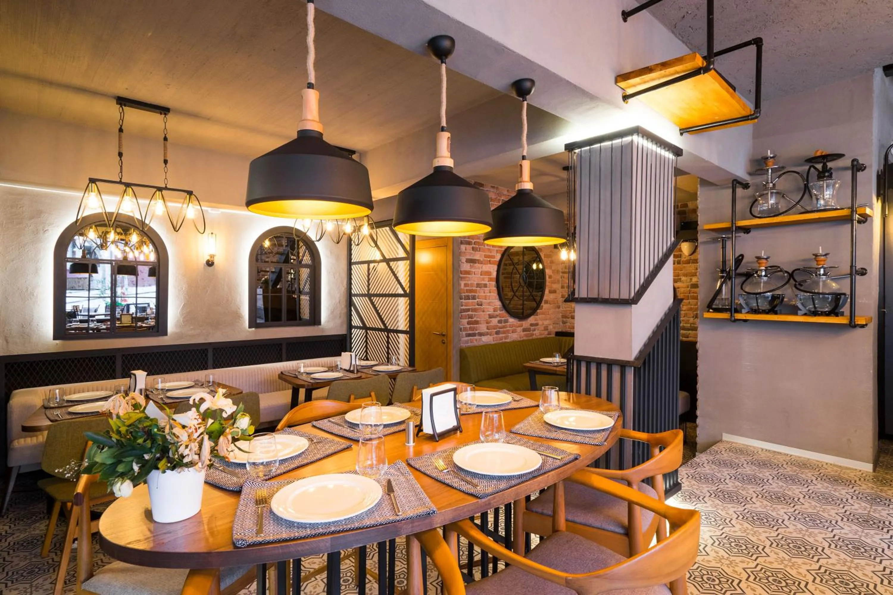 Restaurant/places to eat in Cube Suites