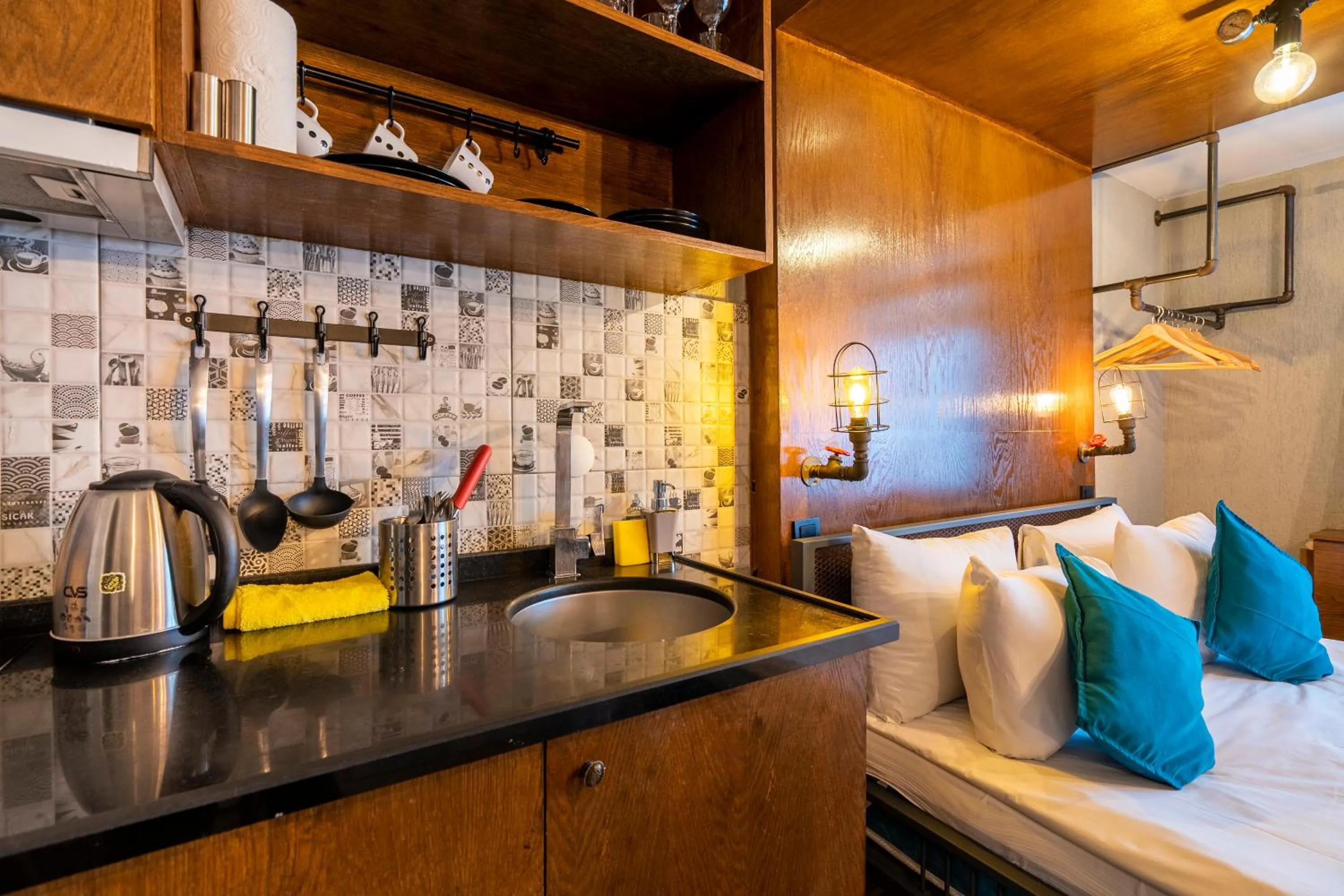 Kitchen or kitchenette in Cube Suites