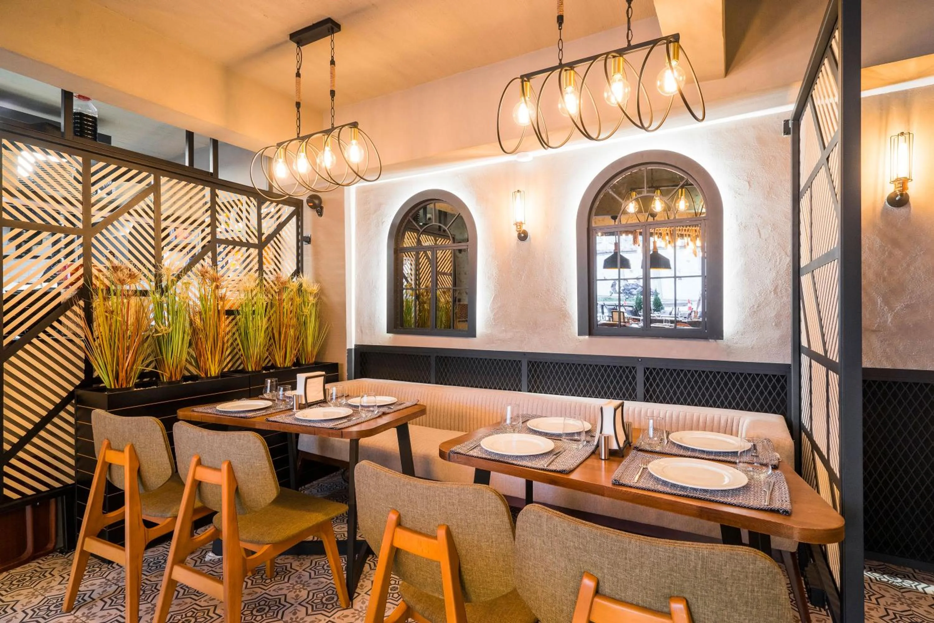 Restaurant/places to eat in Cube Suites