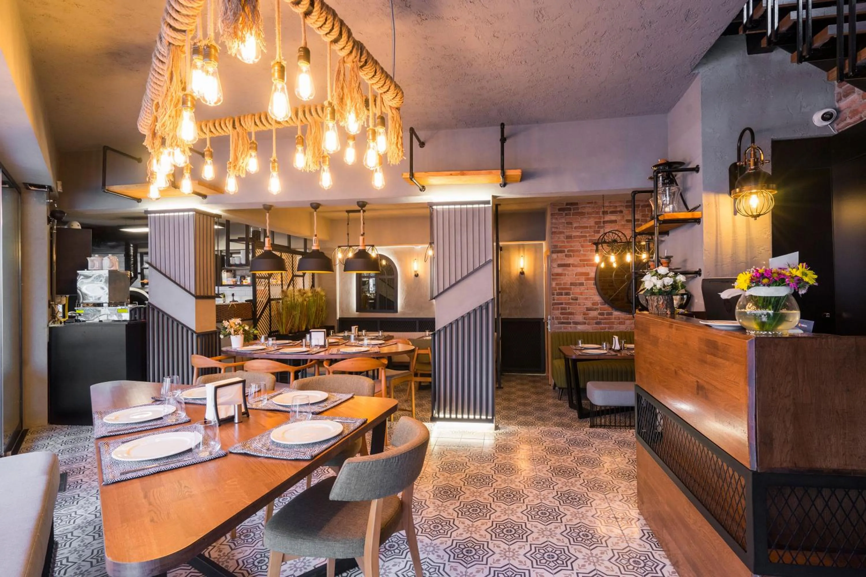 Restaurant/places to eat in Cube Suites