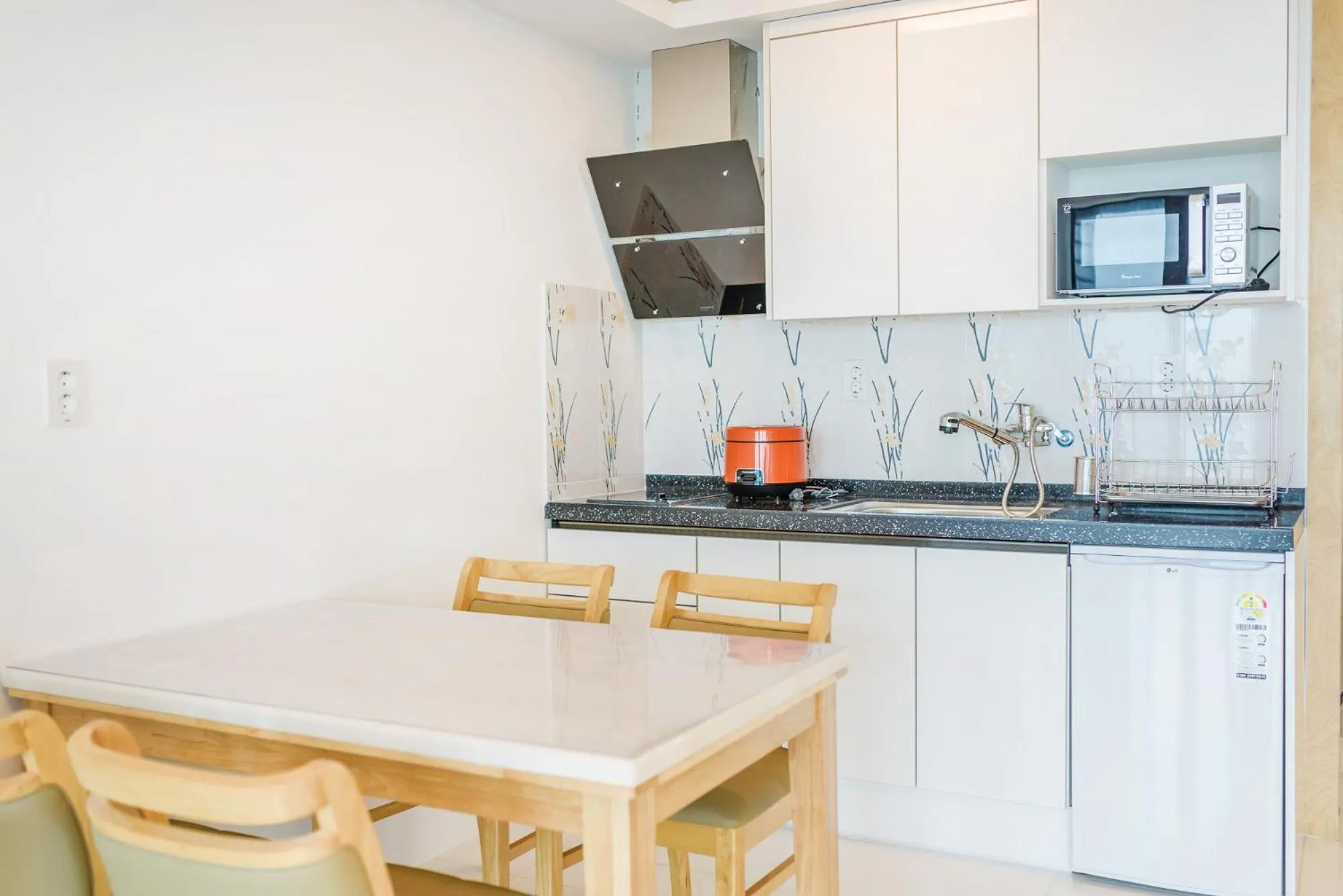 Kitchen/Kitchenette in Castle Pool Resort