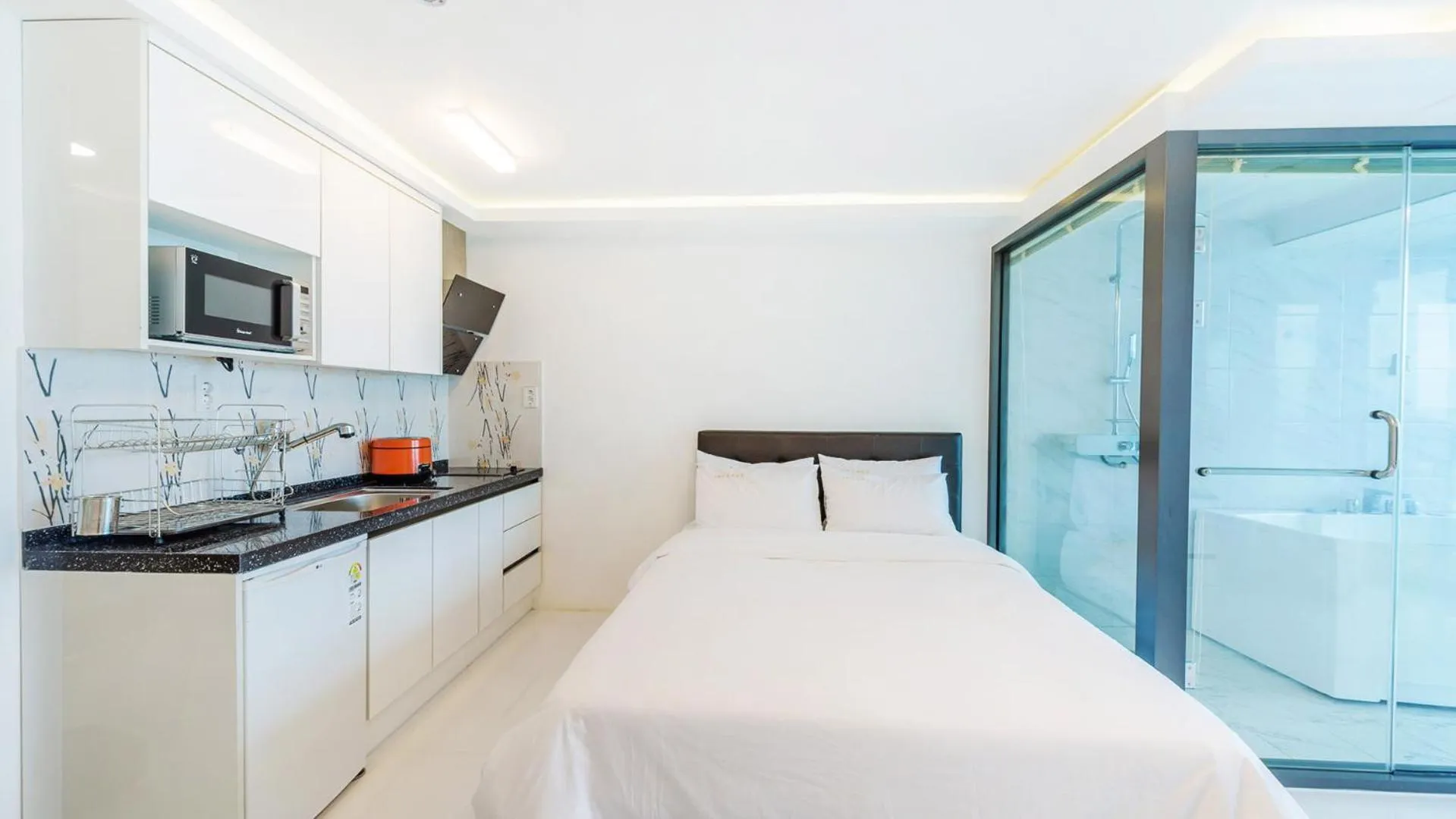 Kitchen/Kitchenette in Castle Pool Resort