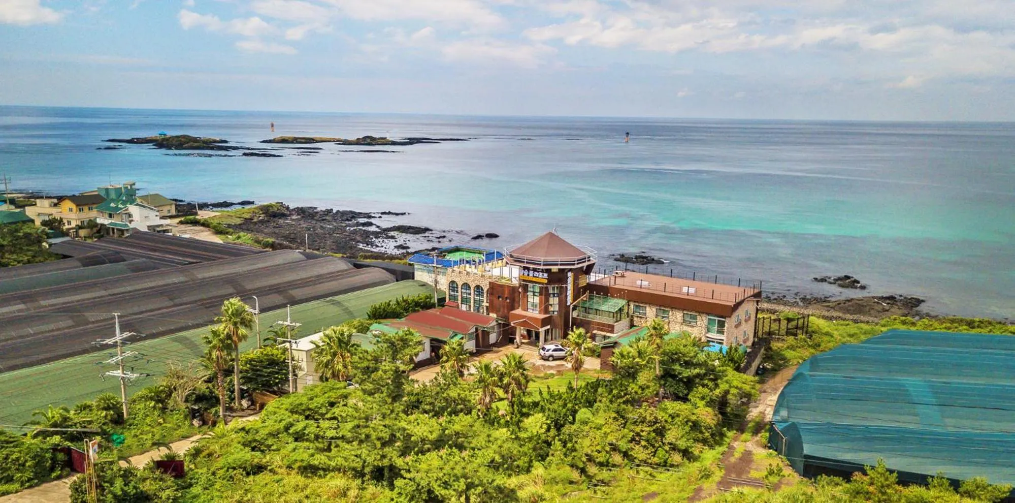 Property building, Bird's-eye View in Castle Pool Resort