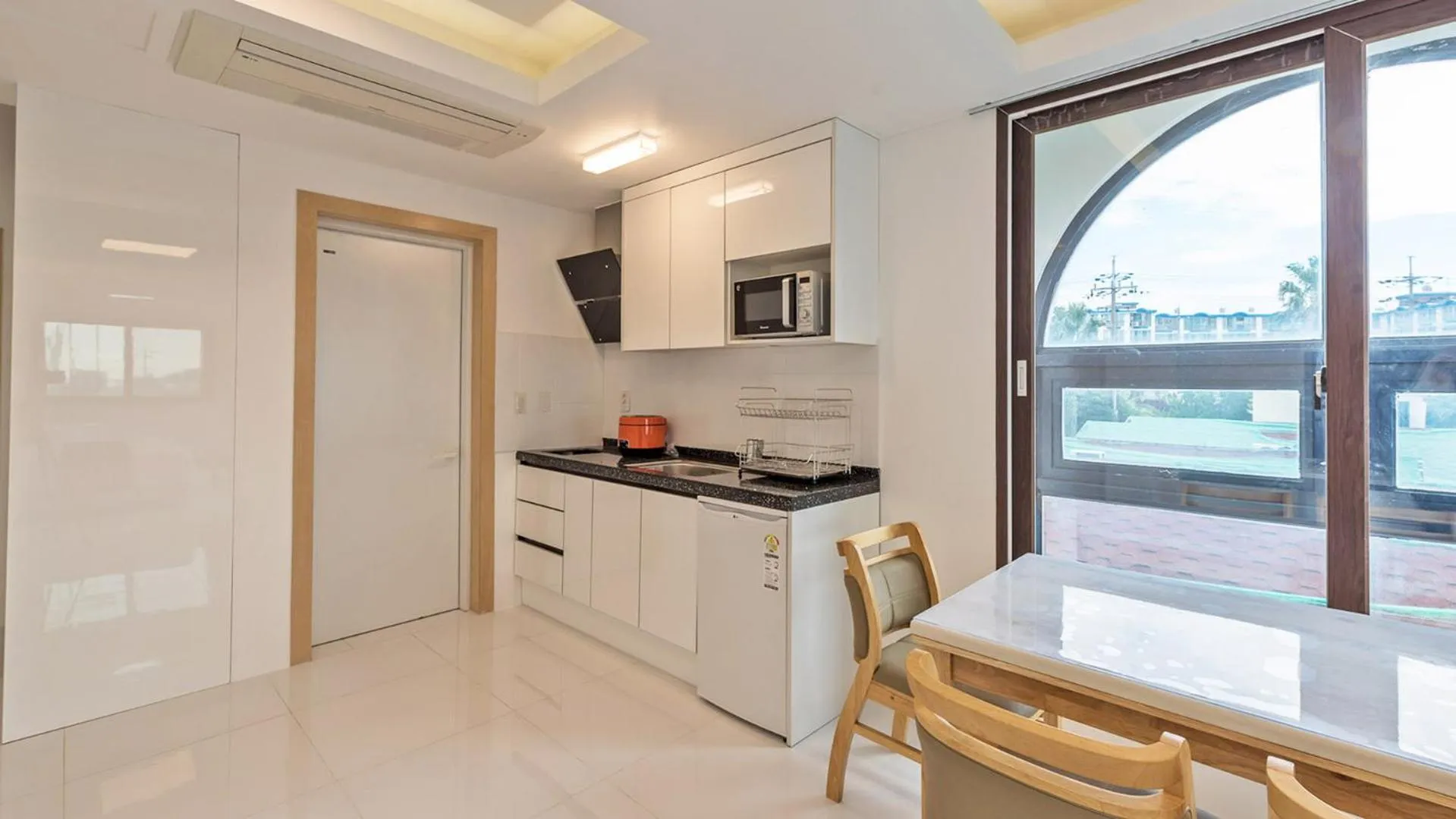 Kitchen/Kitchenette in Castle Pool Resort