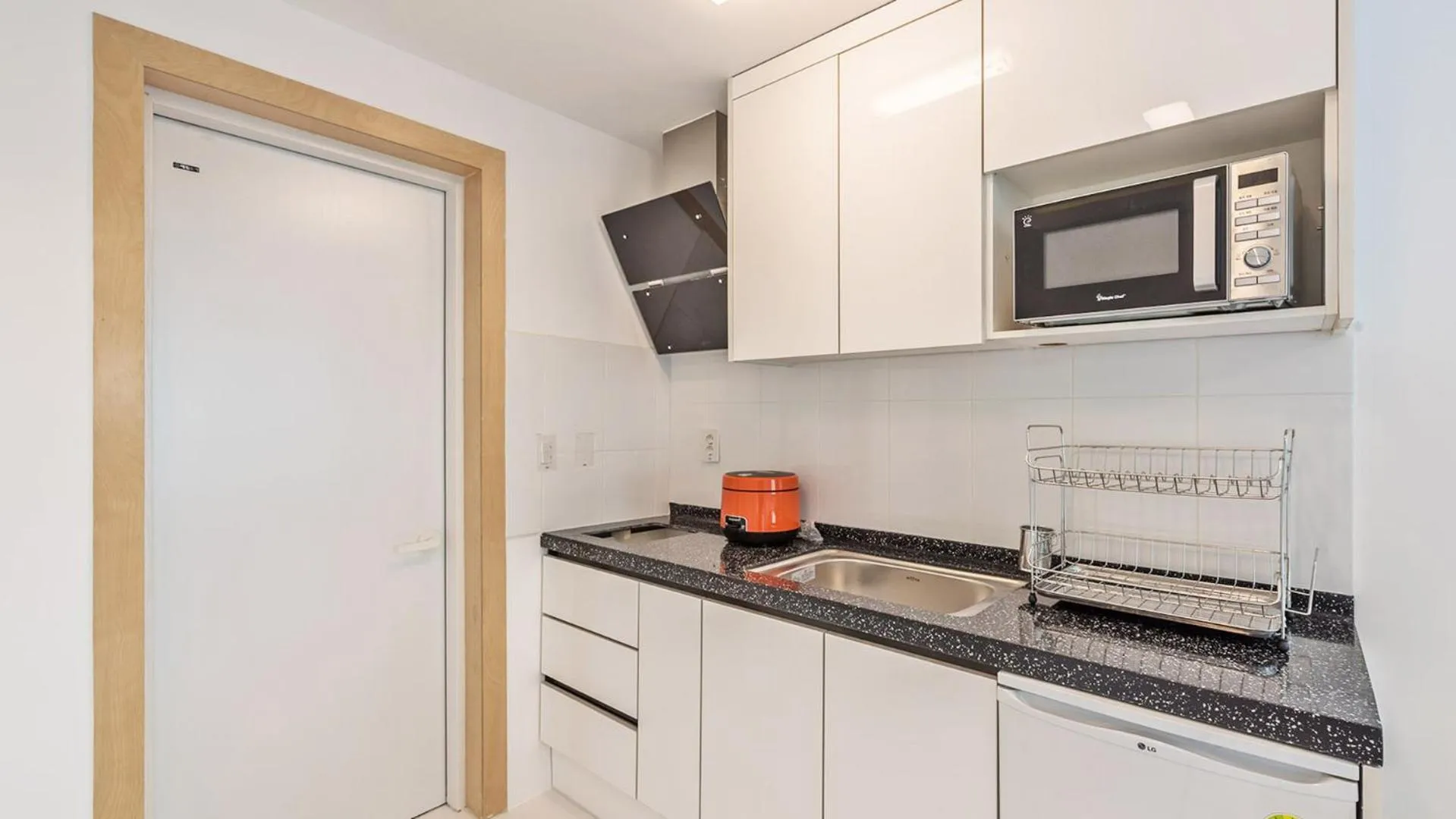 Kitchen or kitchenette, Kitchen/Kitchenette in Castle Pool Resort