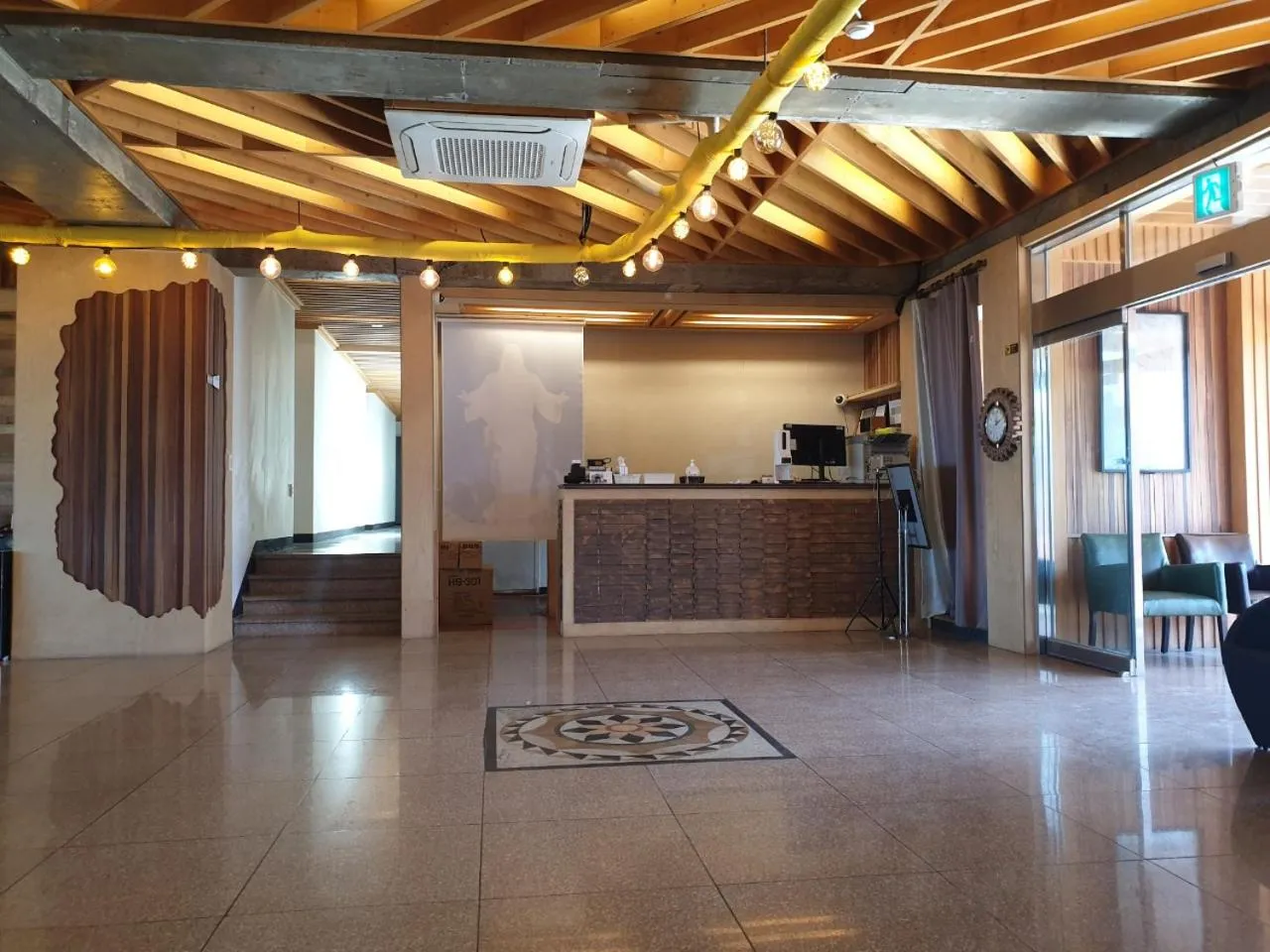 Staff, Lobby/Reception in Castle Pool Resort