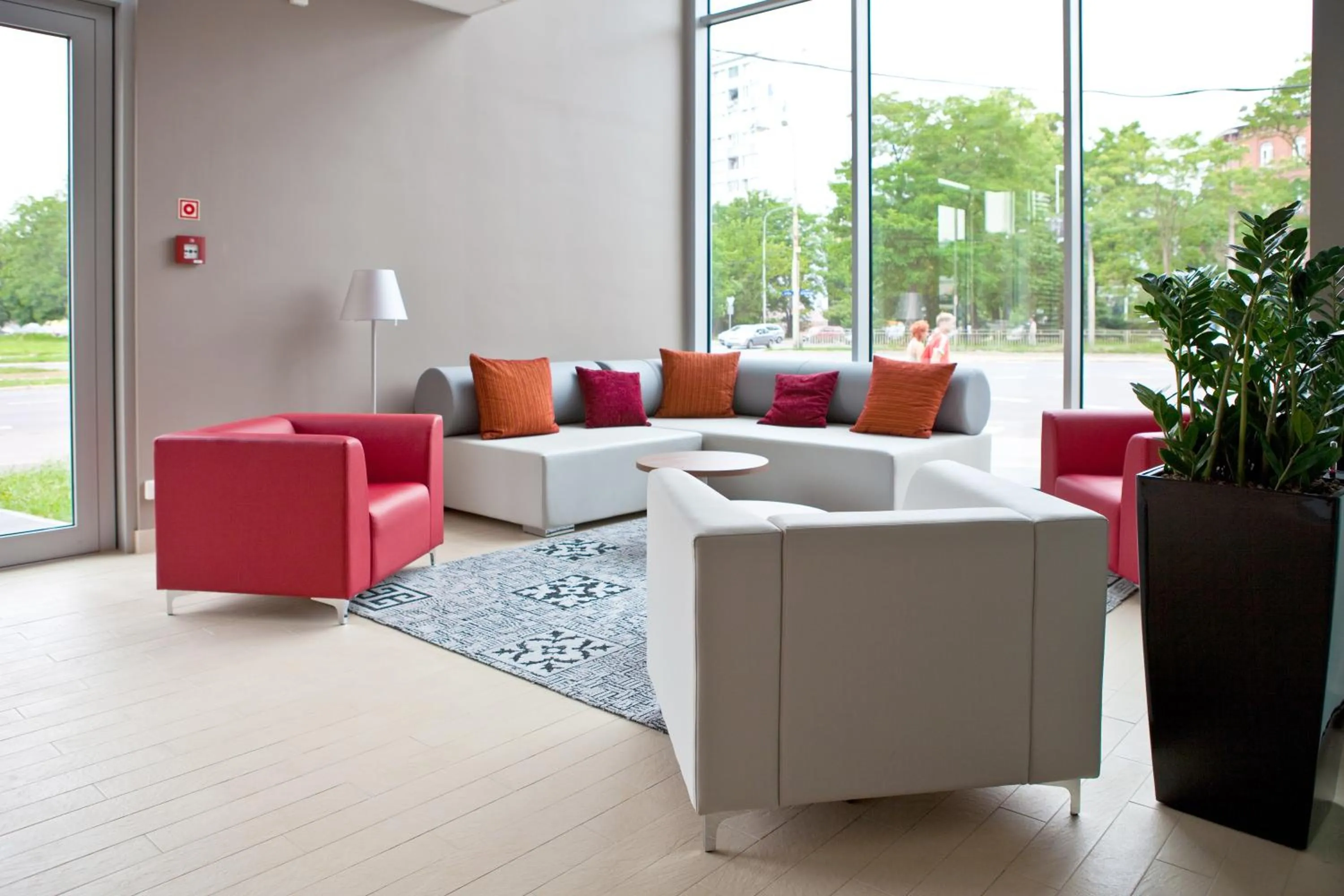 Communal lounge/ TV room in Campanile Wroclaw Centrum