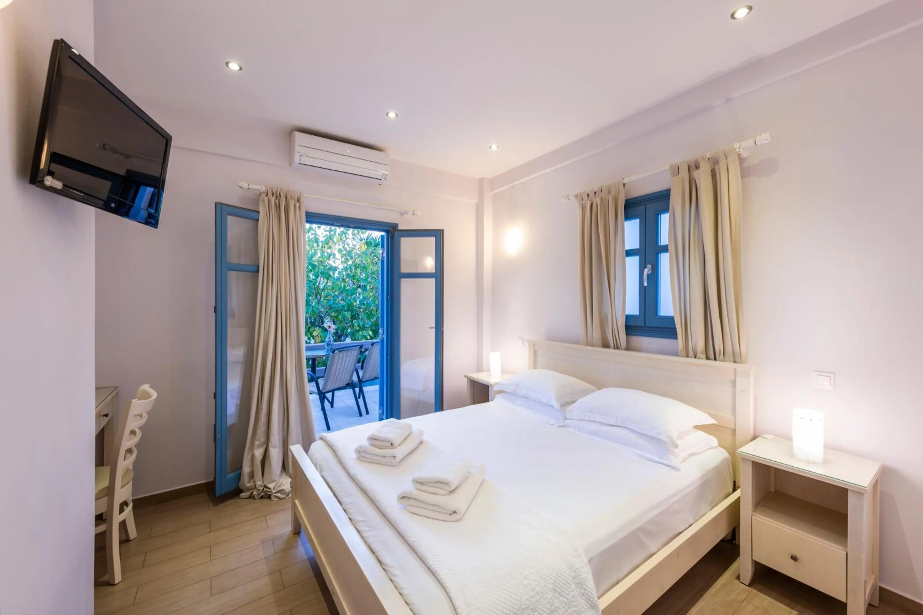 Junior Suite with Courtyard in Alexandros Studios