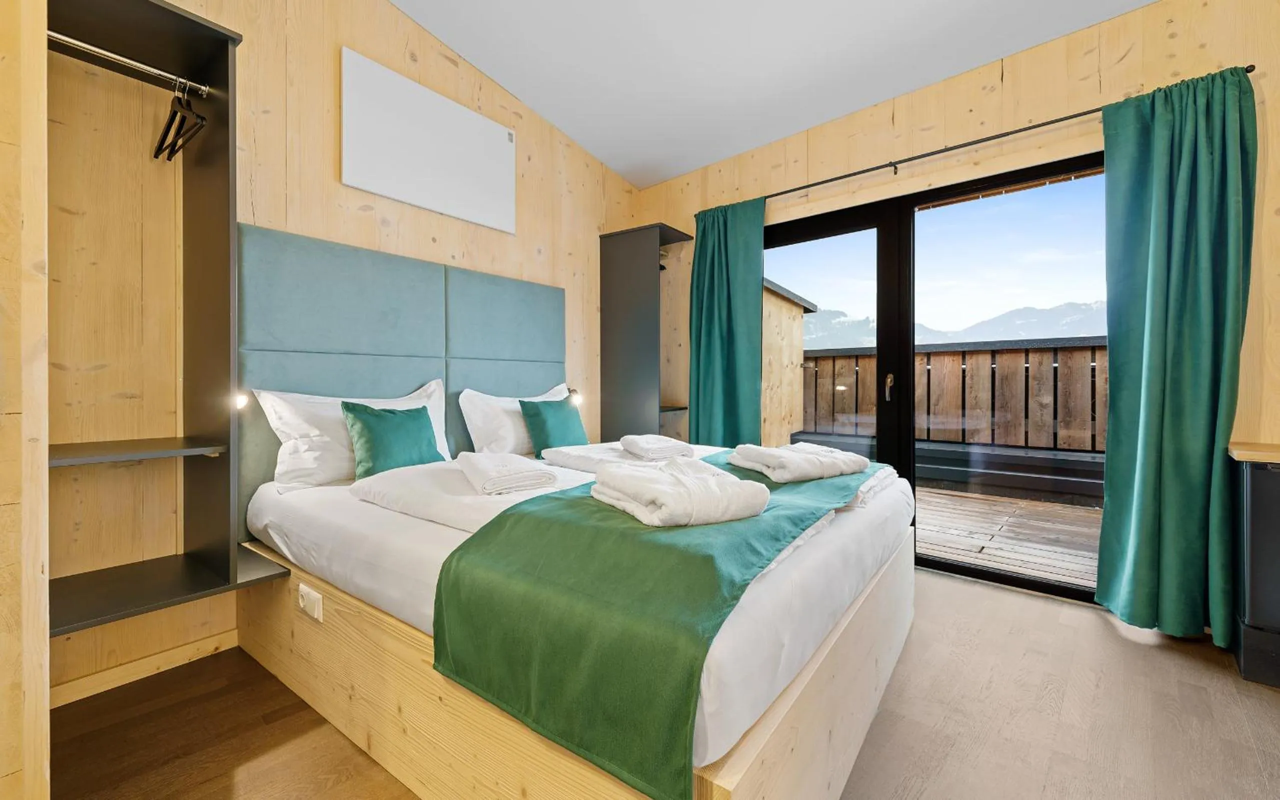 Bedroom, Bed in Aparthotel Zell am See (Contactless Check-In)