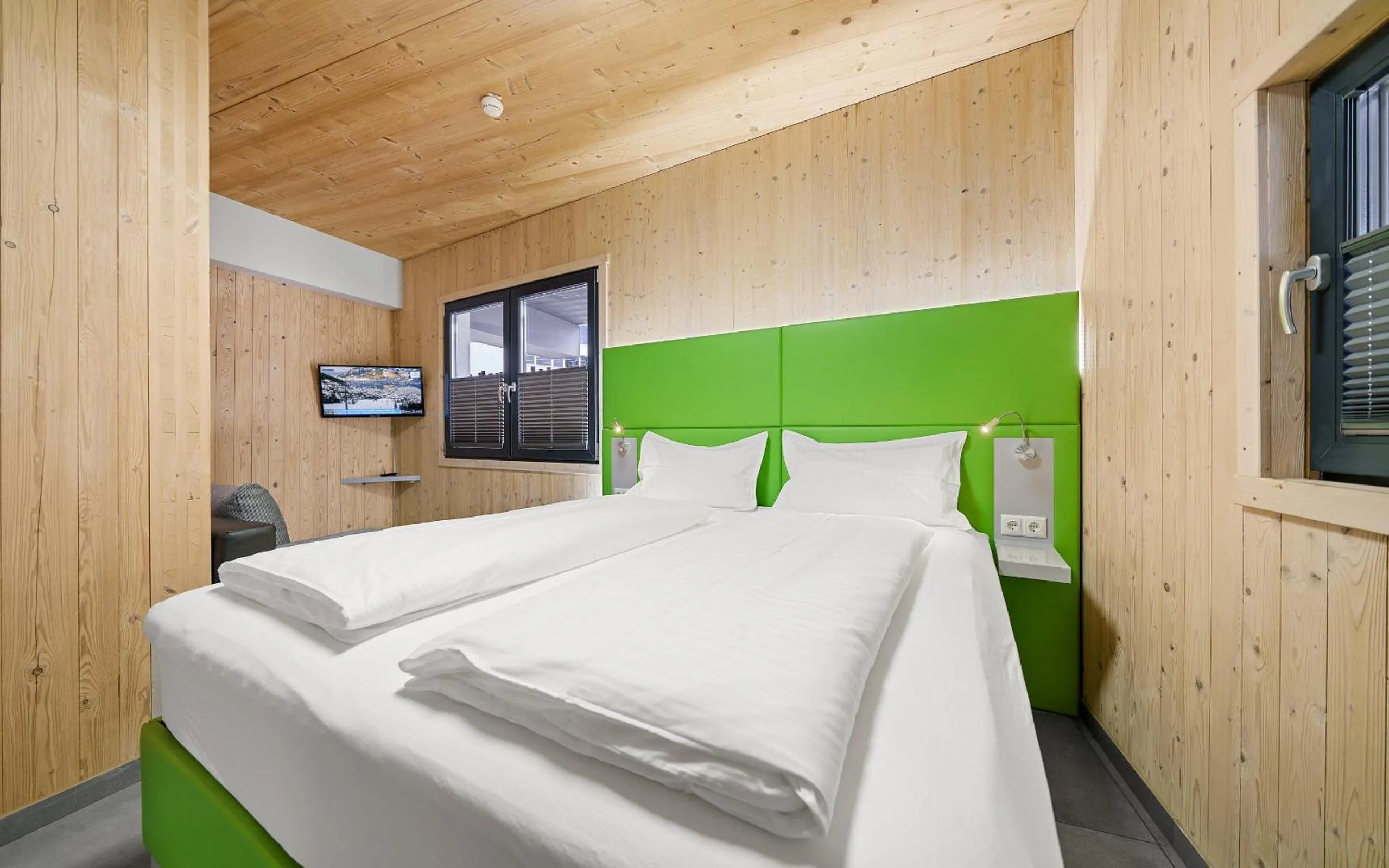 Bedroom, Bed in Aparthotel Zell am See (Contactless Check-In)