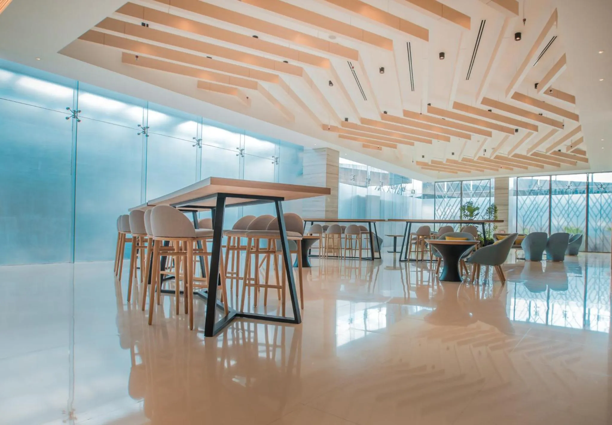 Restaurant/places to eat in Holiday Inn Express Manila Newport City by IHG