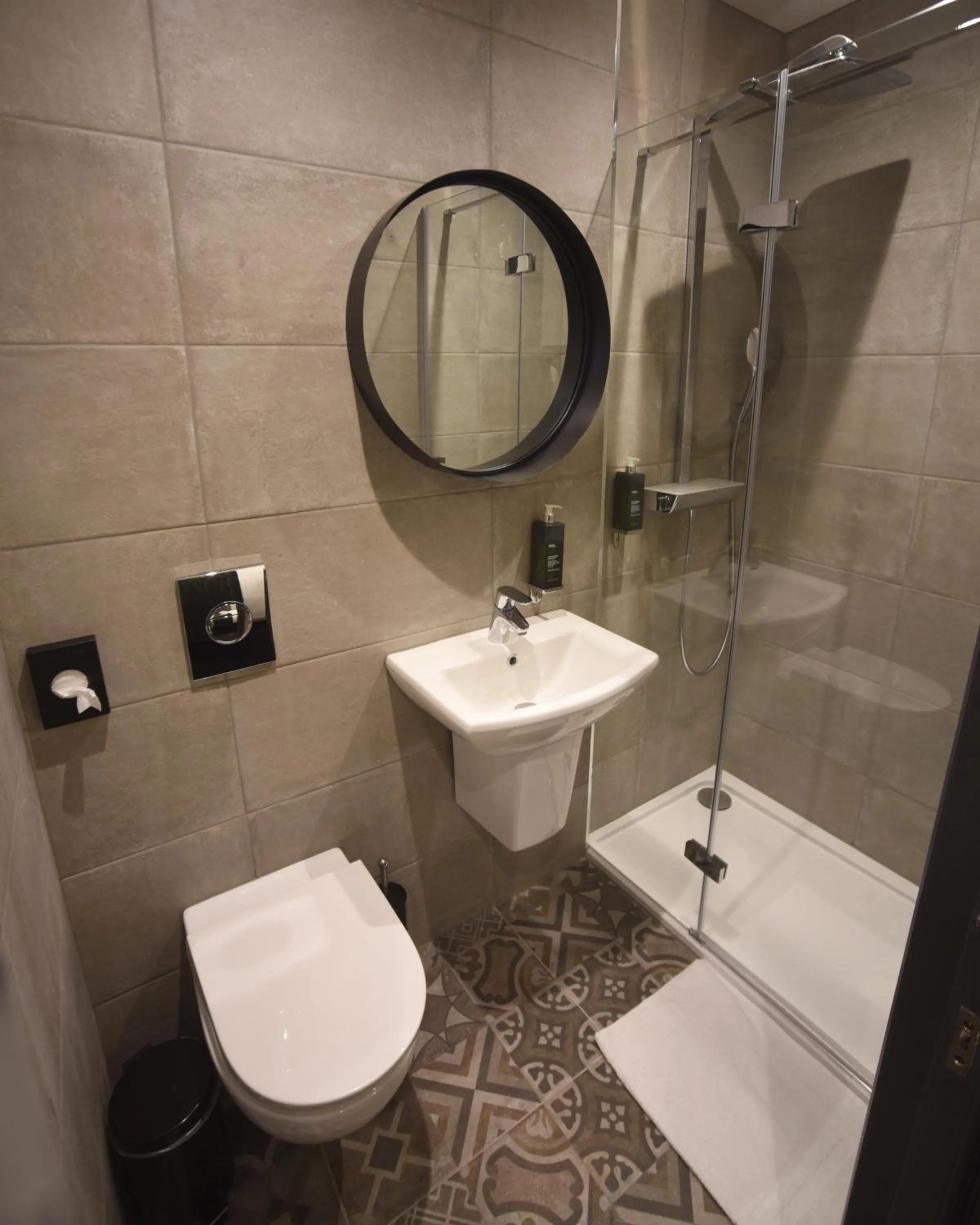 Bathroom in The Pack And Carriage London